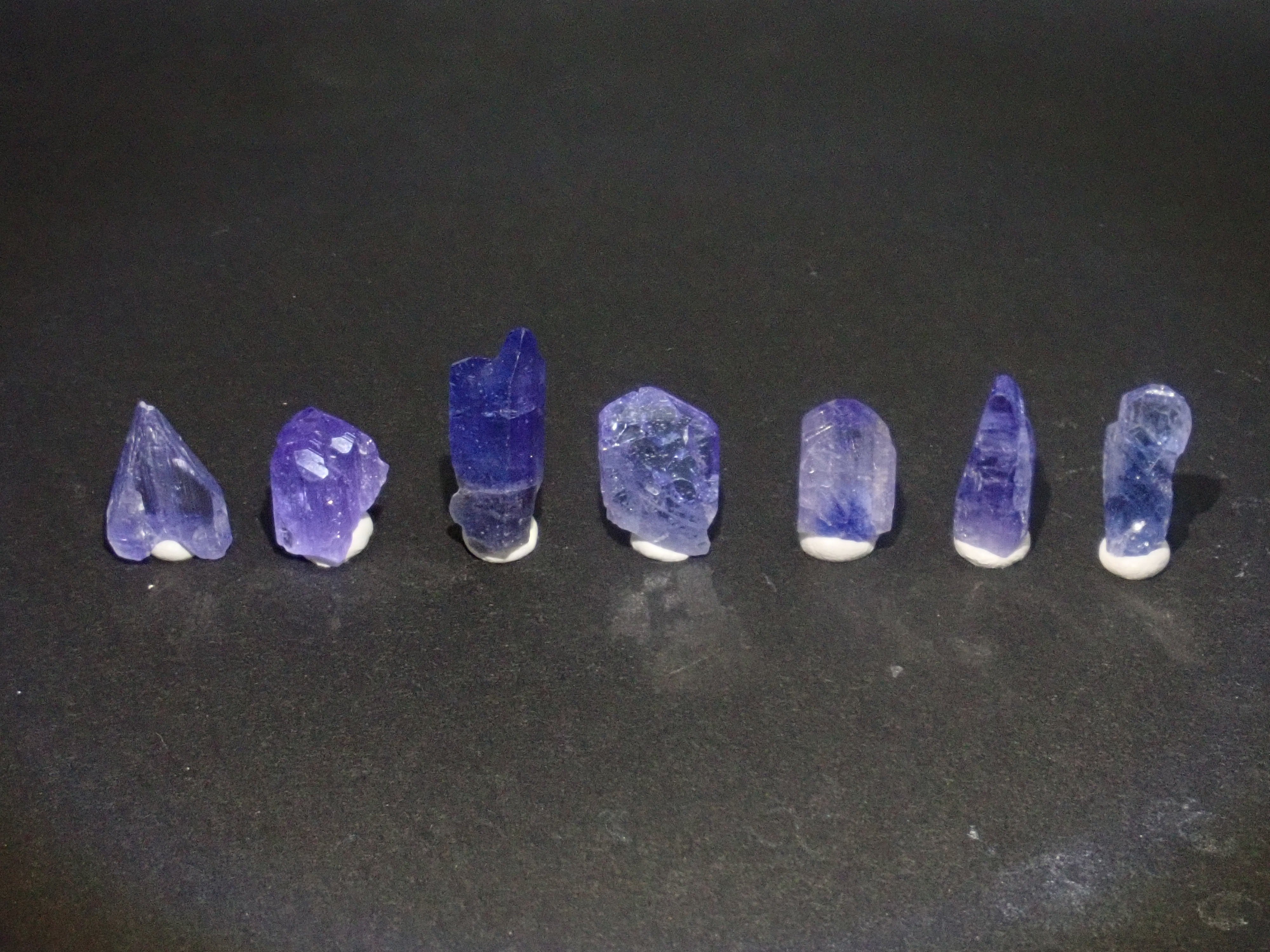 【11/2 22時販売開始】《限定10石》バイカラーピンクタンザナイト原石含むタンザナイト原石ガチャ(平均4.2ct)《複数購入割引有》