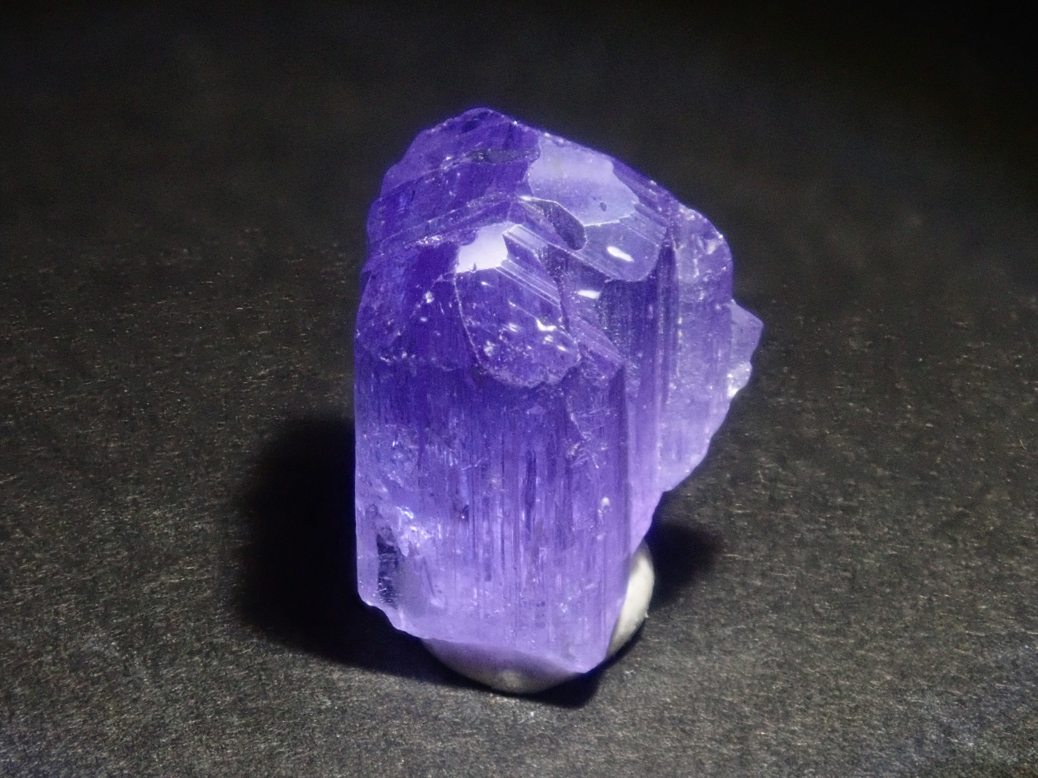 【11/2 22時販売開始】《限定10石》バイカラーピンクタンザナイト原石含むタンザナイト原石ガチャ(平均4.2ct)《複数購入割引有》