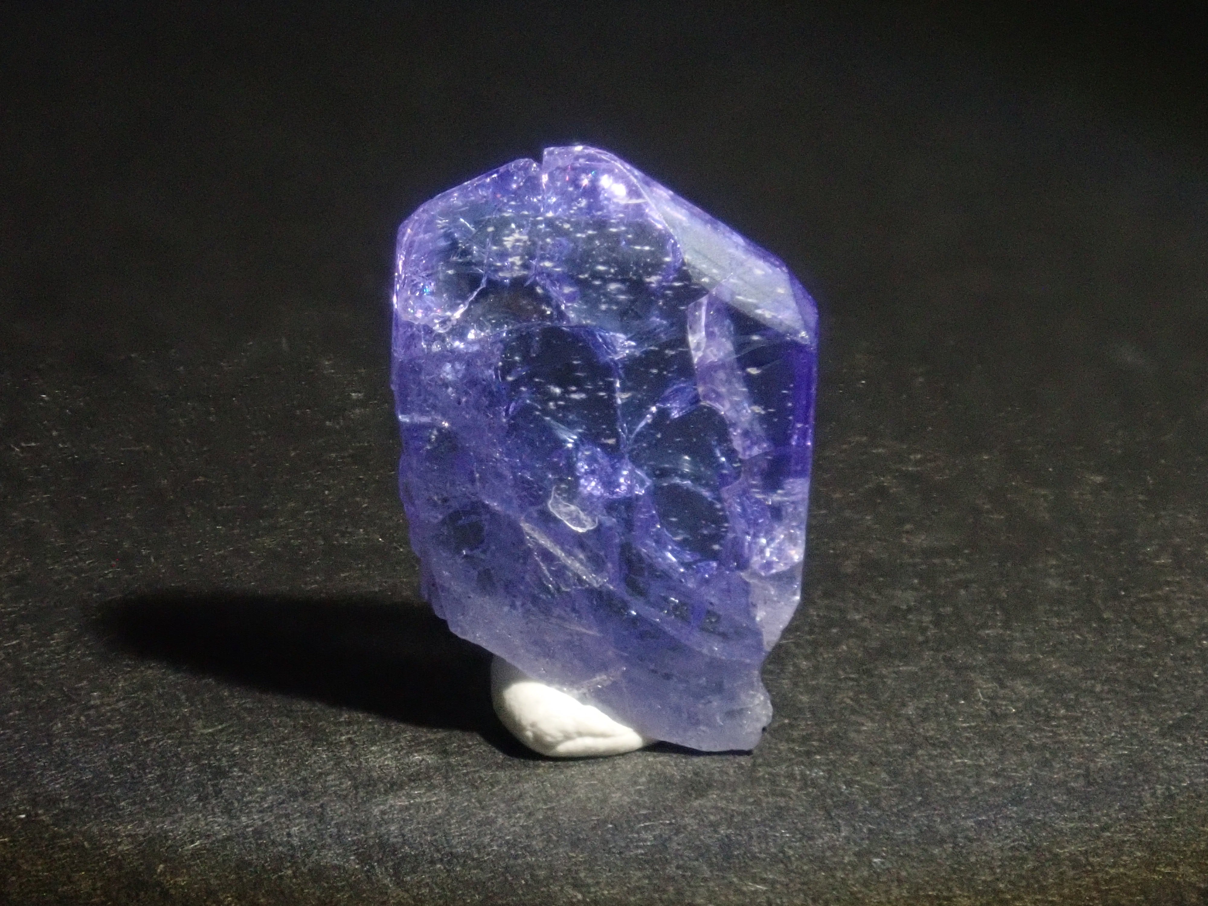 【11/2 22時販売開始】《限定10石》バイカラーピンクタンザナイト原石含むタンザナイト原石ガチャ(平均4.2ct)《複数購入割引有》