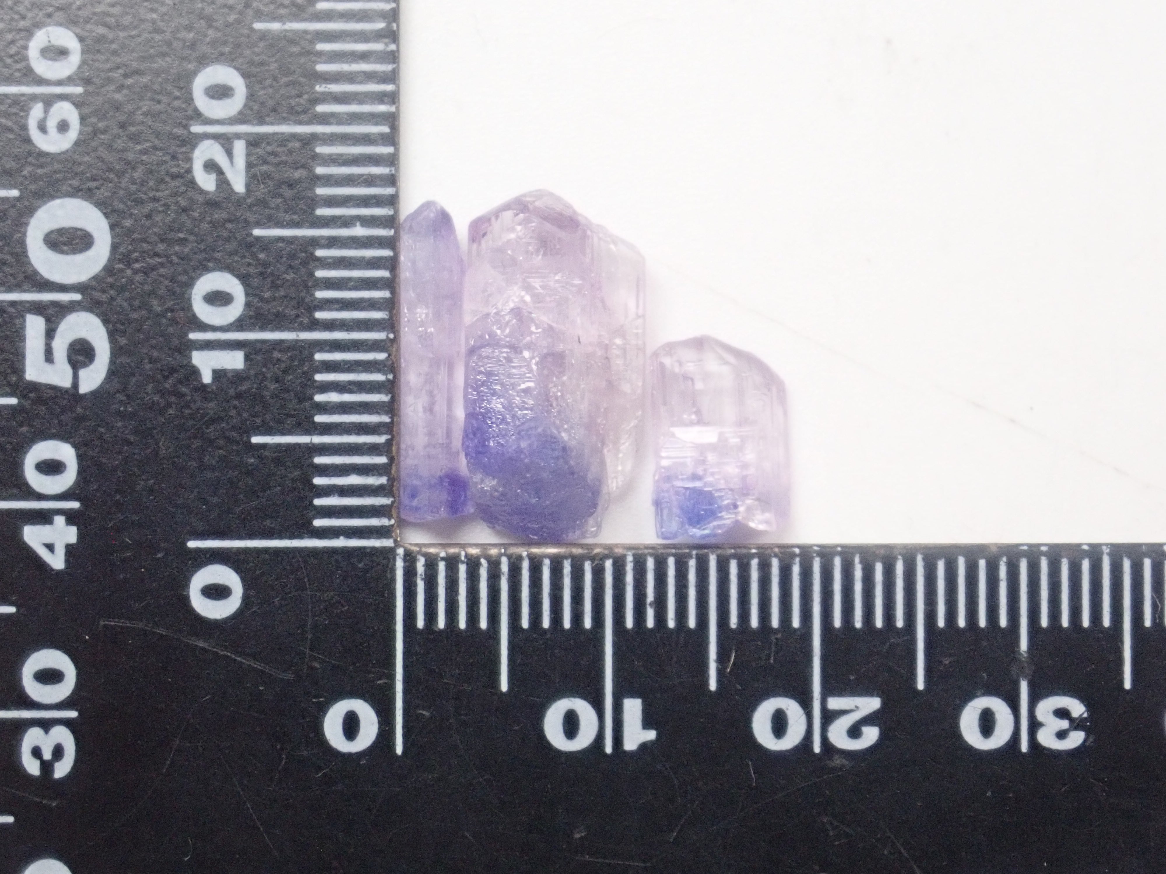 【11/2 22時販売開始】《限定10石》バイカラーピンクタンザナイト原石含むタンザナイト原石ガチャ(平均4.2ct)《複数購入割引有》