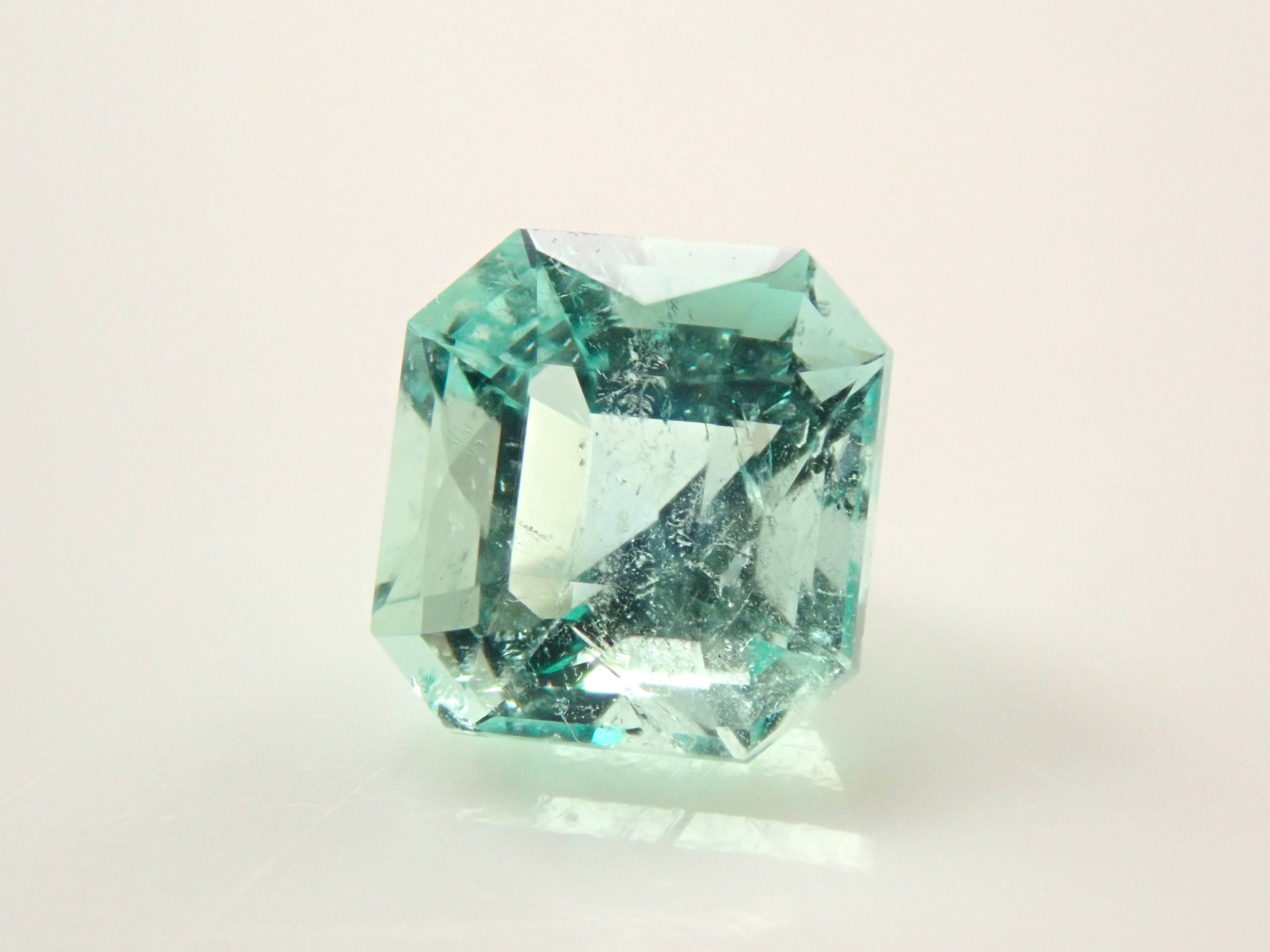 ブラジル産ミントカラーエメラルド 0.491ctルース