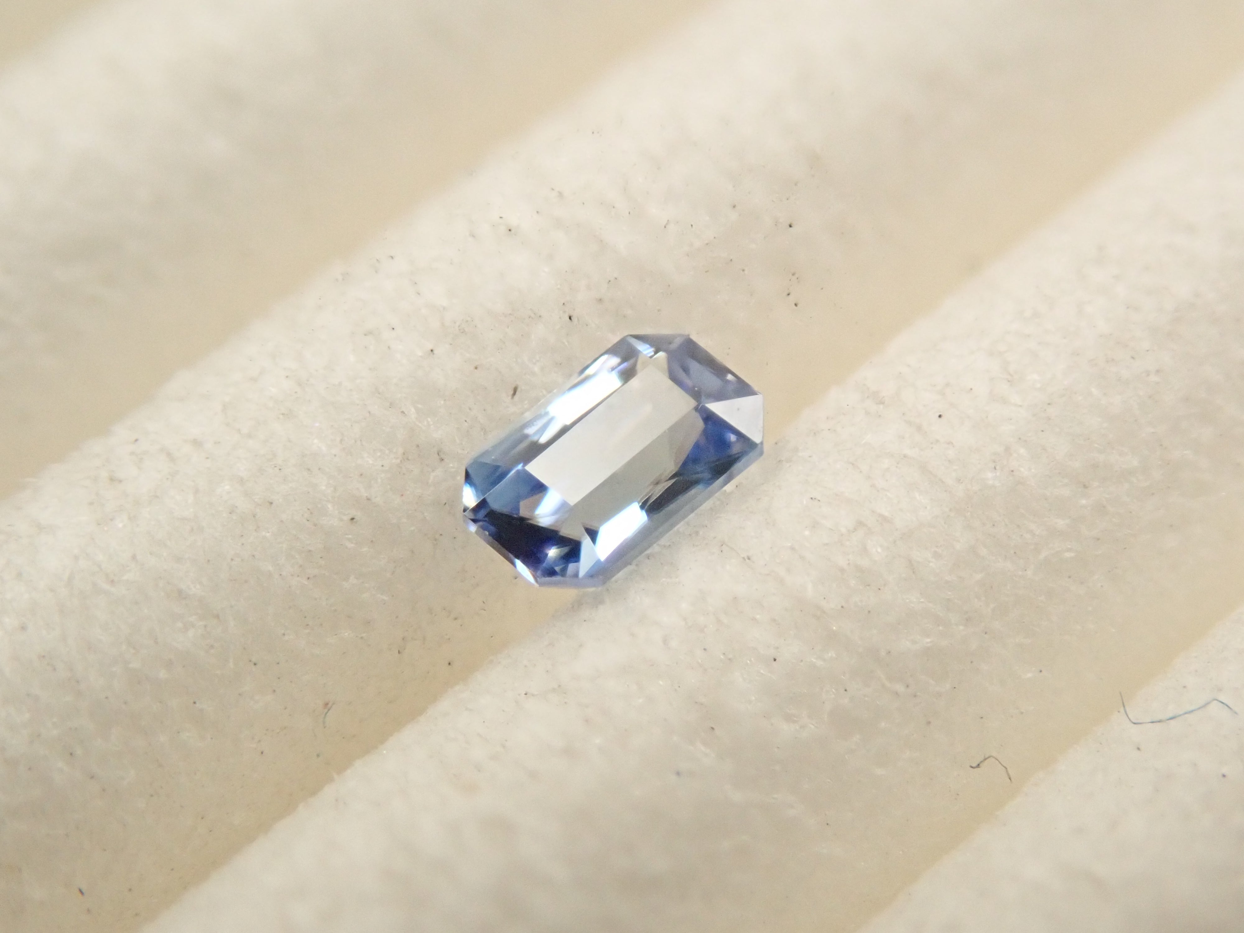 アメリカ産ベニトアイト 0.071ctルース