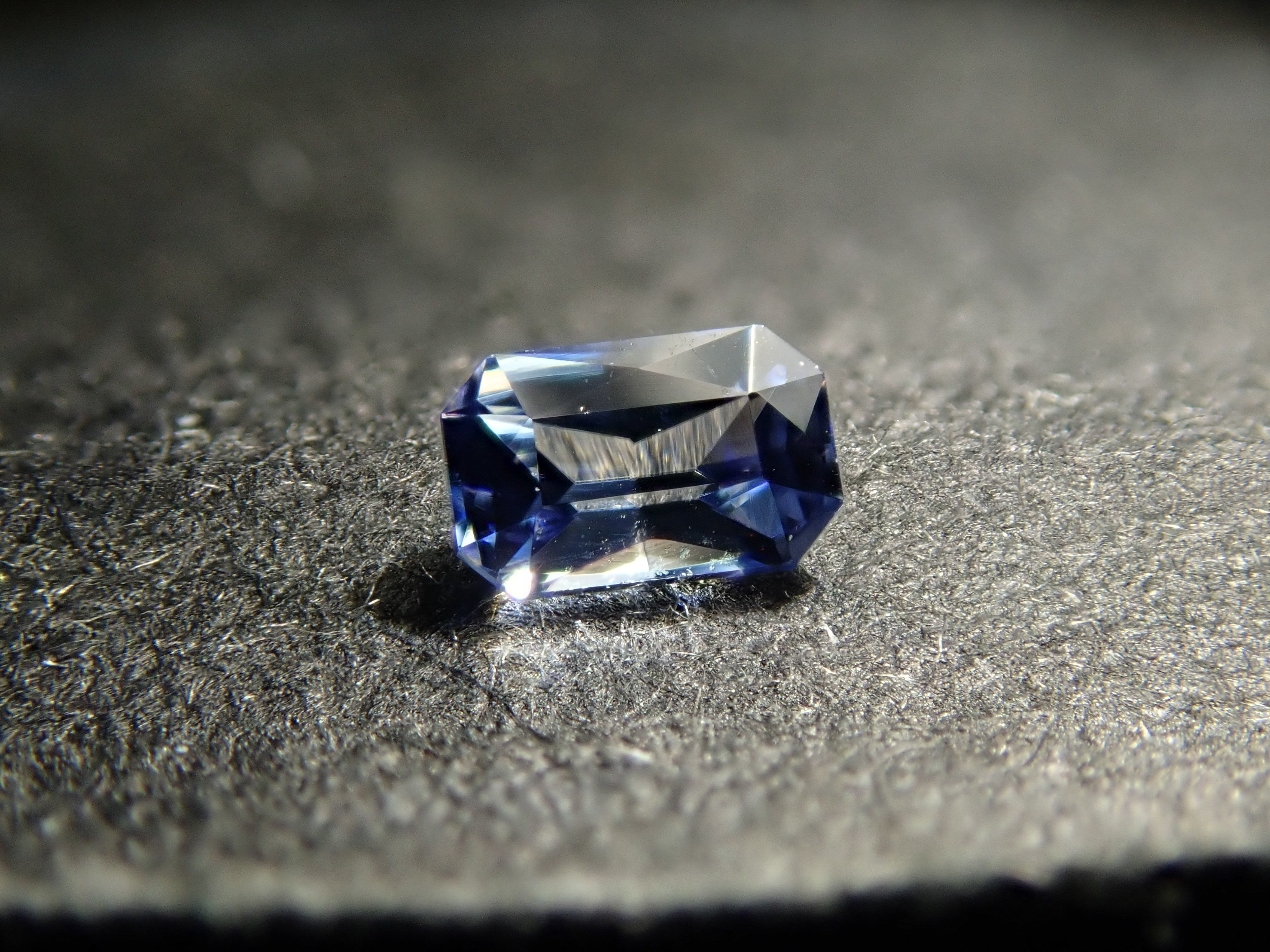 アメリカ産ベニトアイト 0.071ctルース