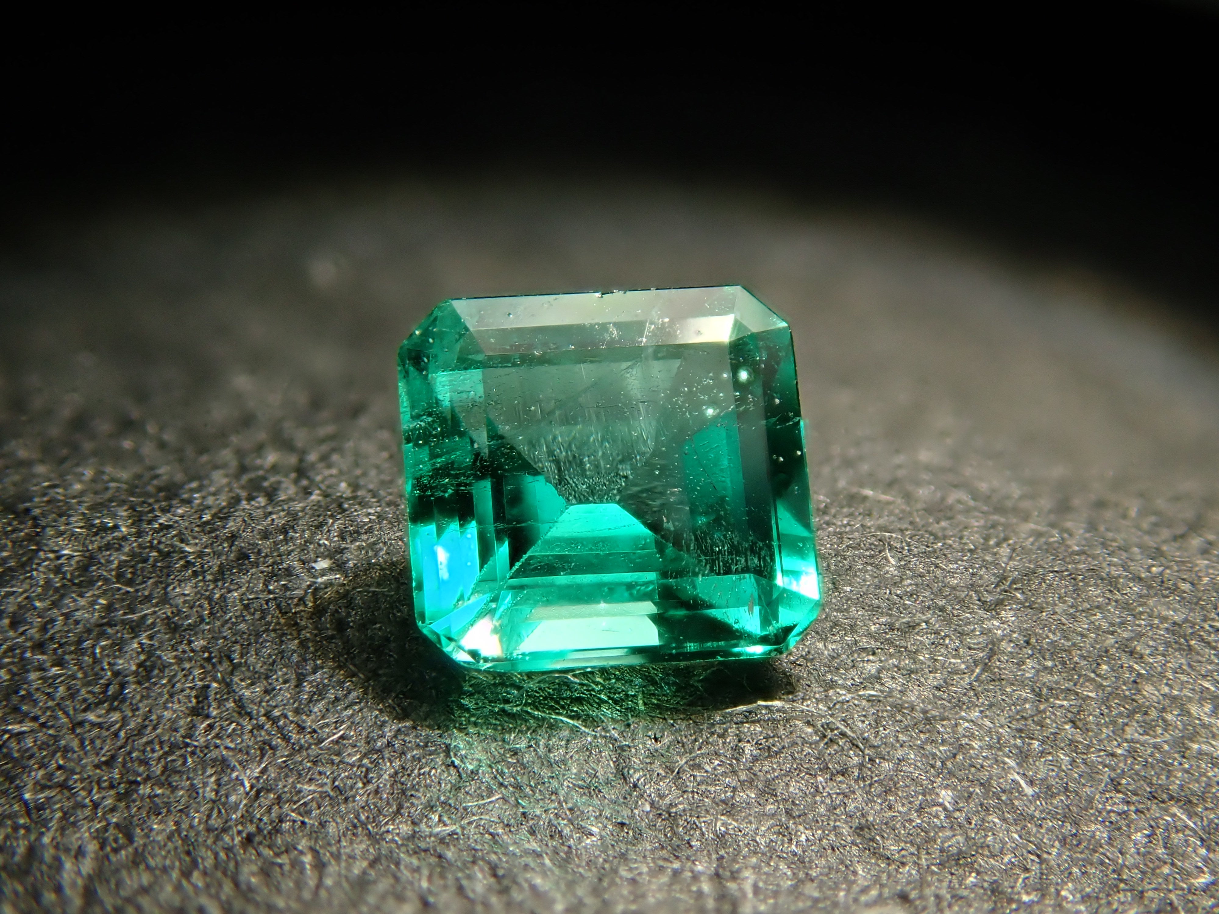 コロンビア産エメラルド 0.121ctルース