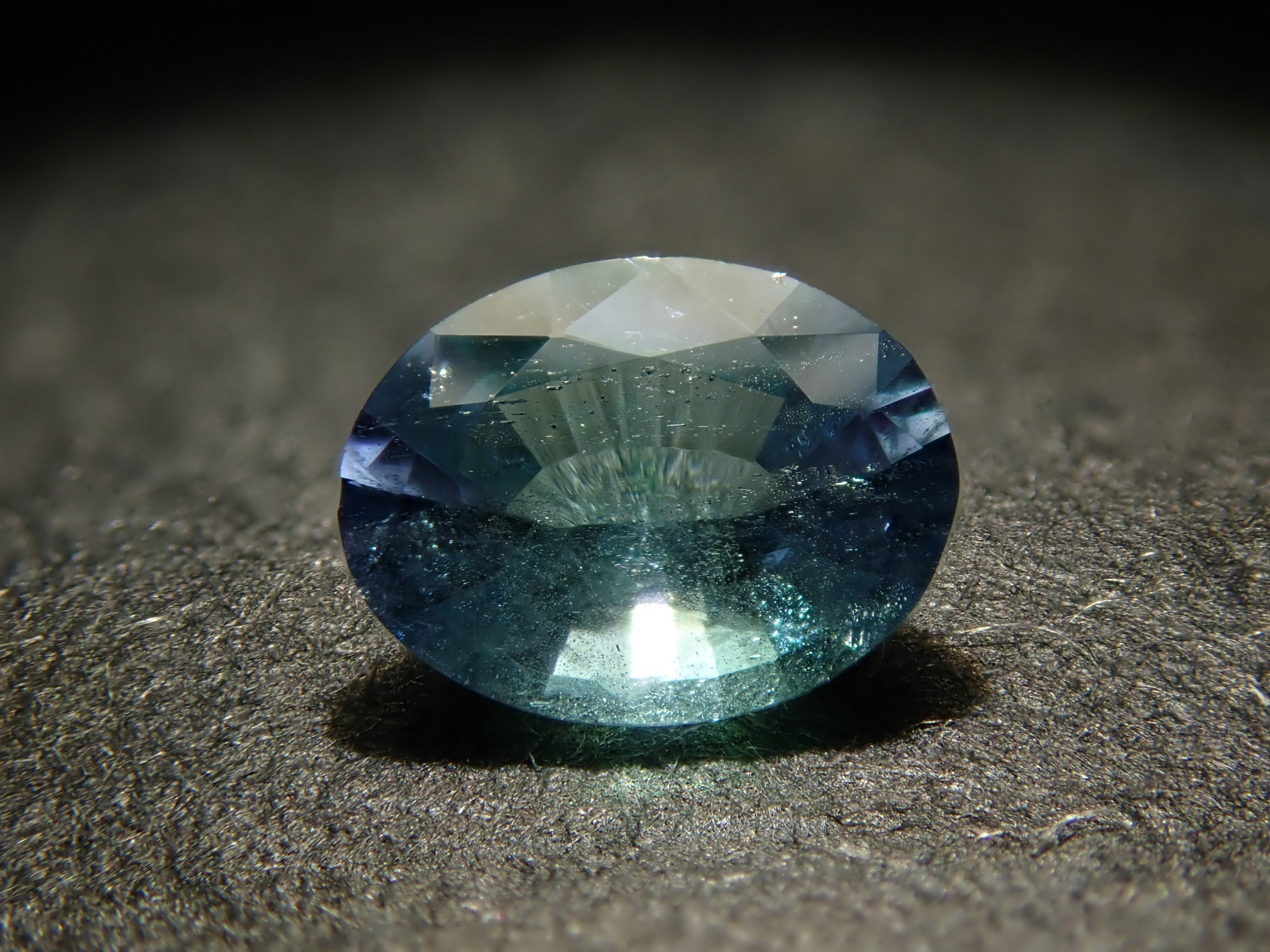 タンザニア産コーネルピン 0.241ctルース