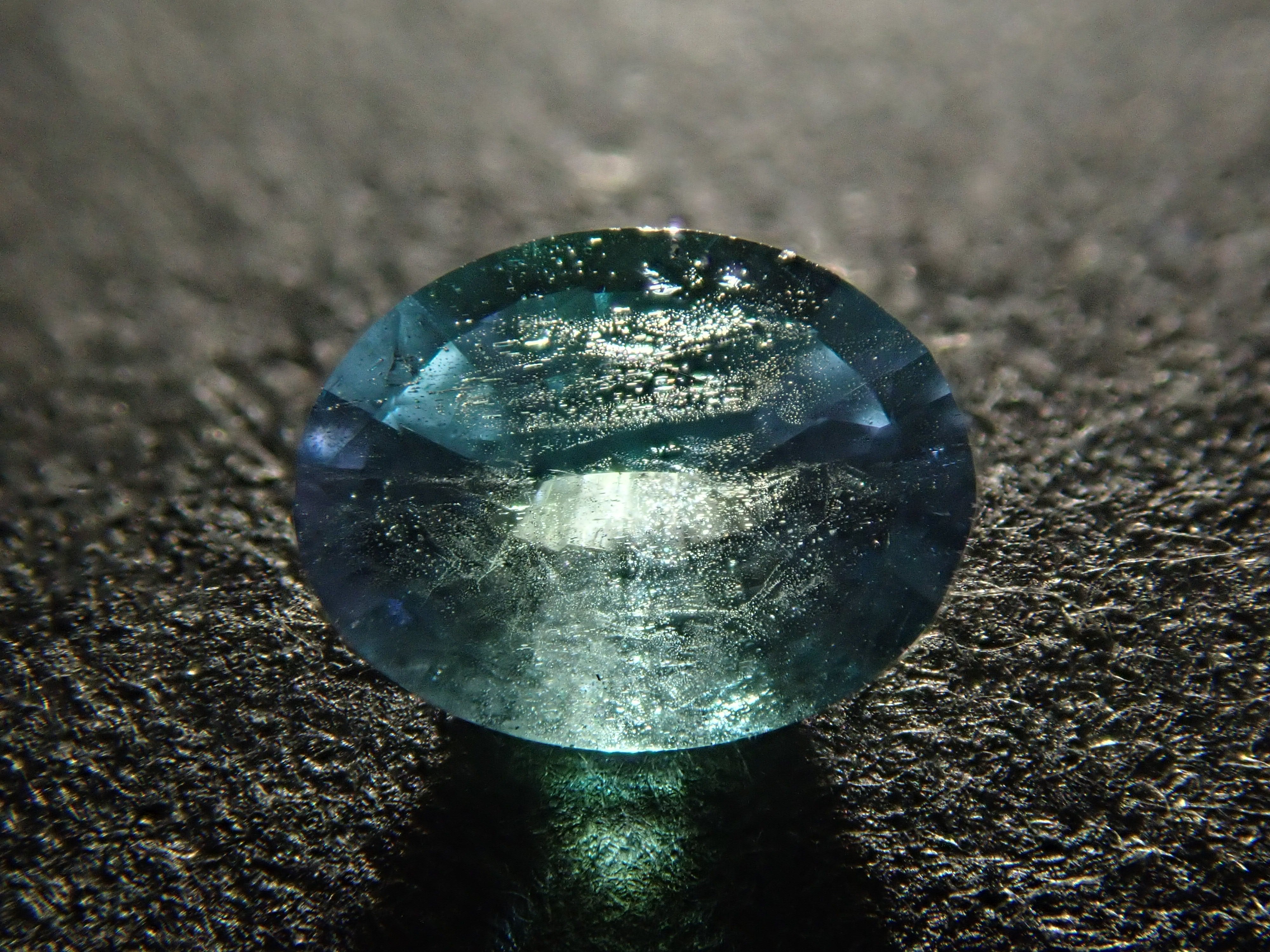 タンザニア産コーネルピン 0.241ctルース