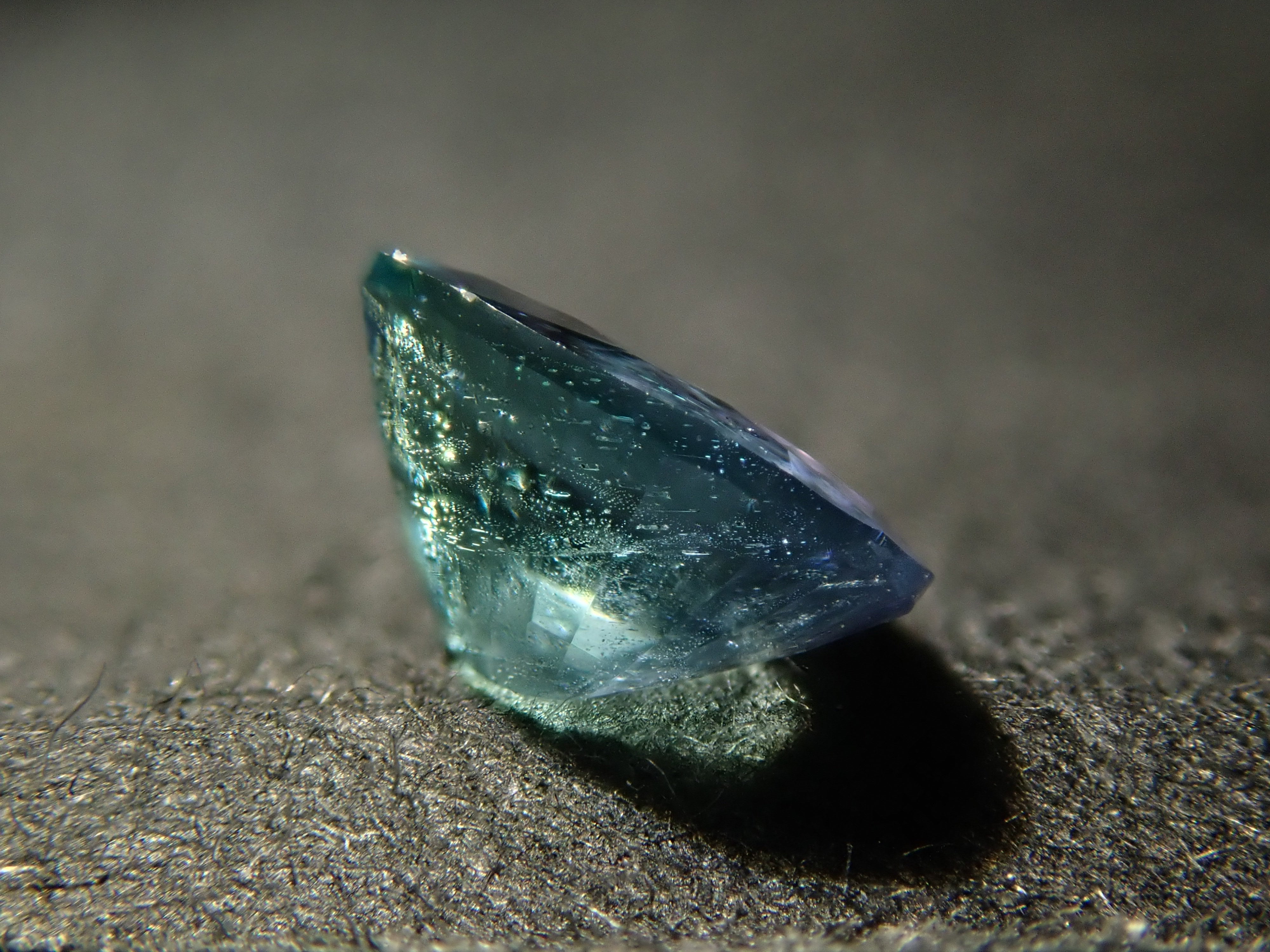 タンザニア産コーネルピン 0.241ctルース