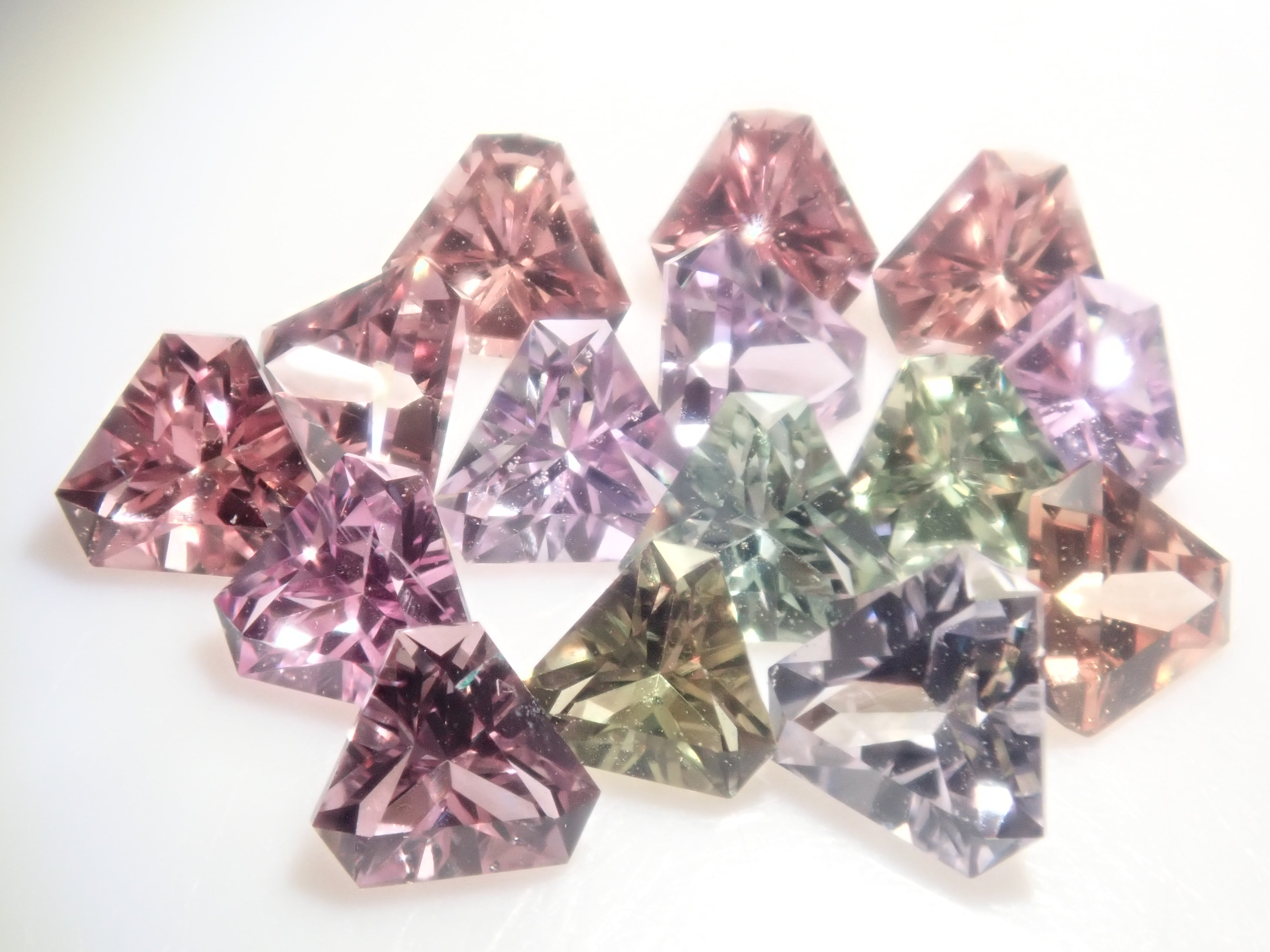 【11/3 22時販売】《限定15石》非加熱ロイヤルブルーサファイア2石(AIGS鑑別書付き)が当たるブルーサファイアガチャ《複数購入割引有》