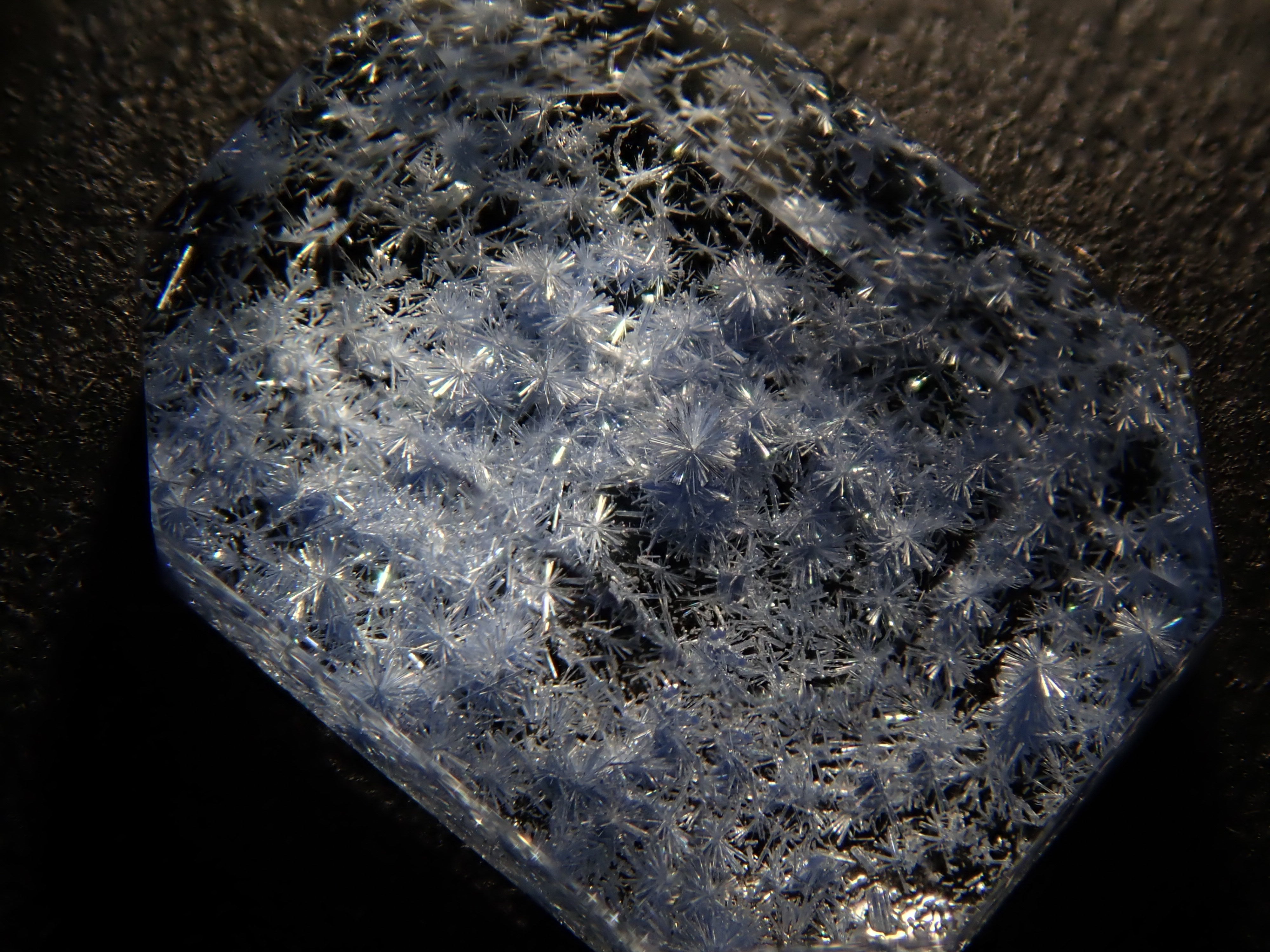 ブラジル産デュモルチェライトインクォーツ 2.074ctルース