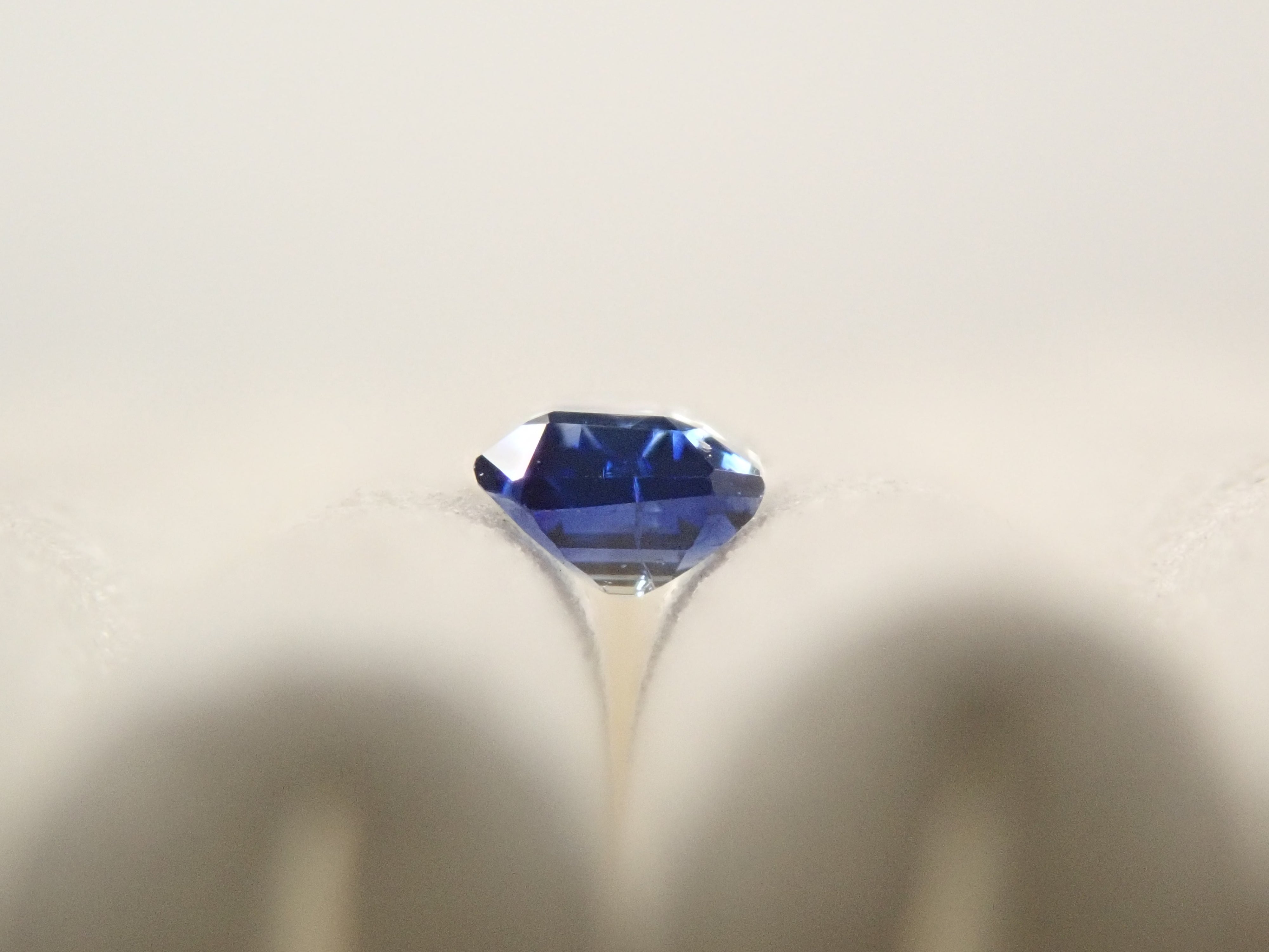 マダガスカル産バイカラーサファイア 0.266ctルース