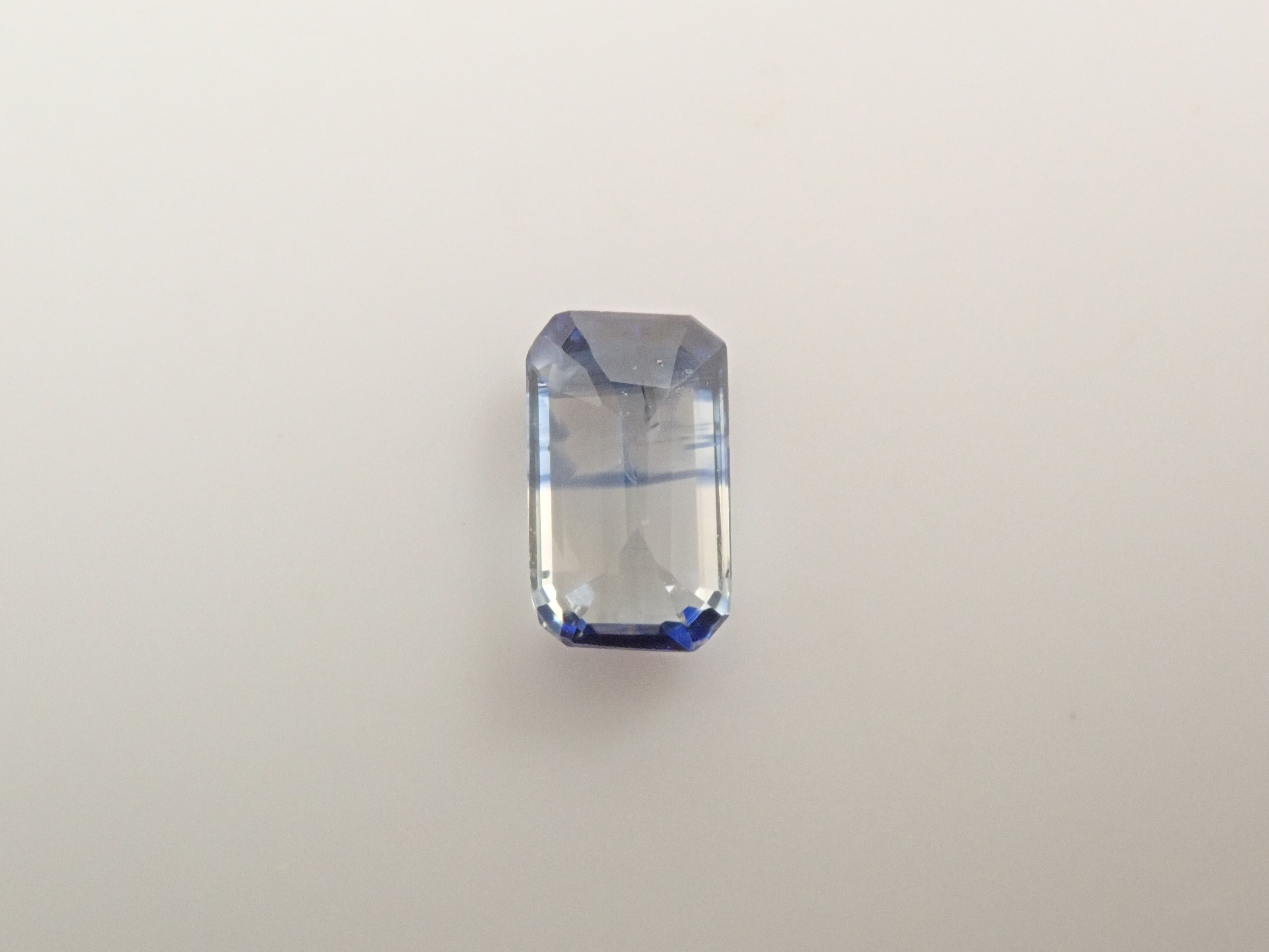 マダガスカル産バイカラーサファイア 0.266ctルース