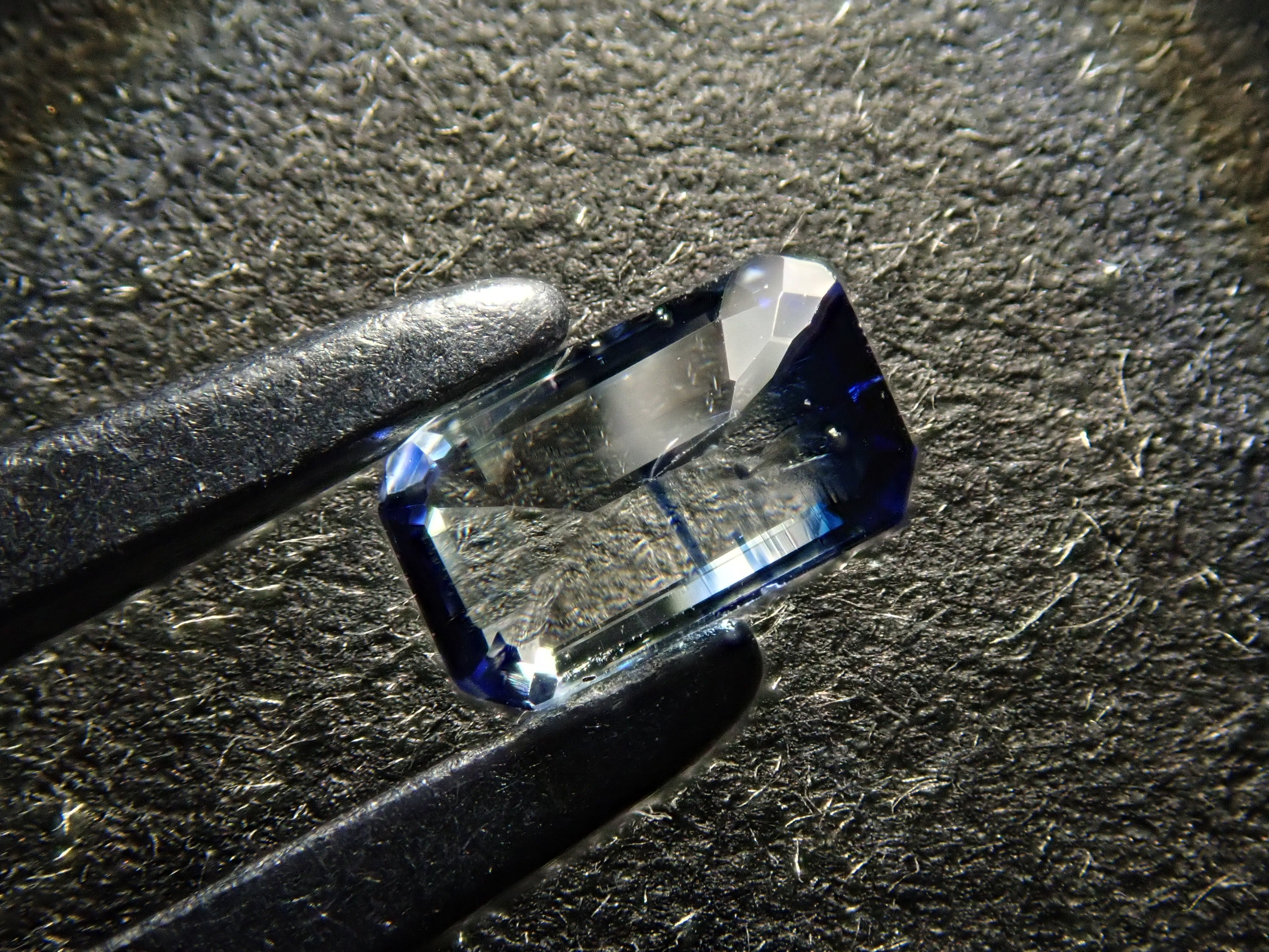 マダガスカル産バイカラーサファイア 0.266ctルース