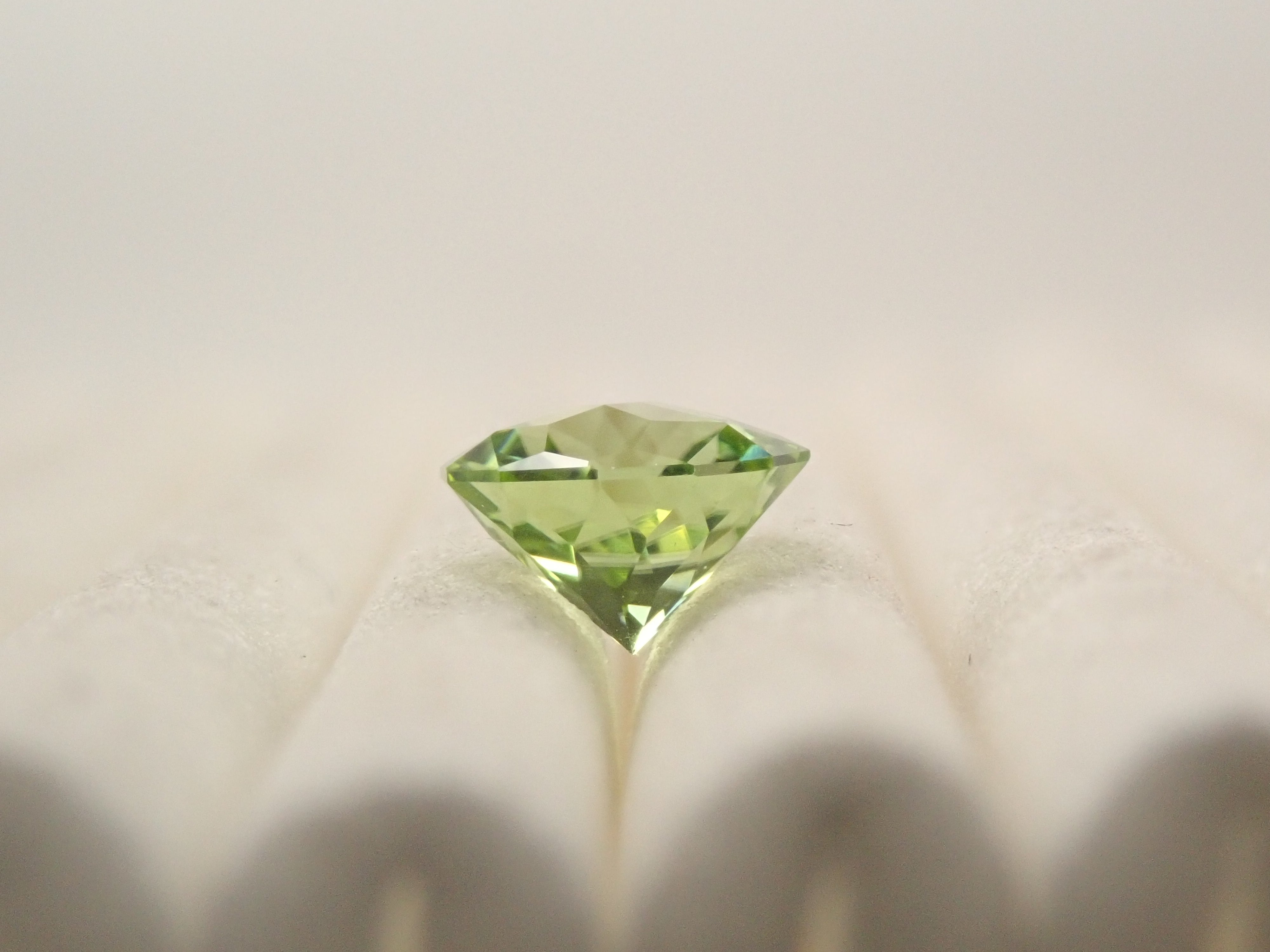 パキスタン産ペリドット 5.2mm/0.562ctルース