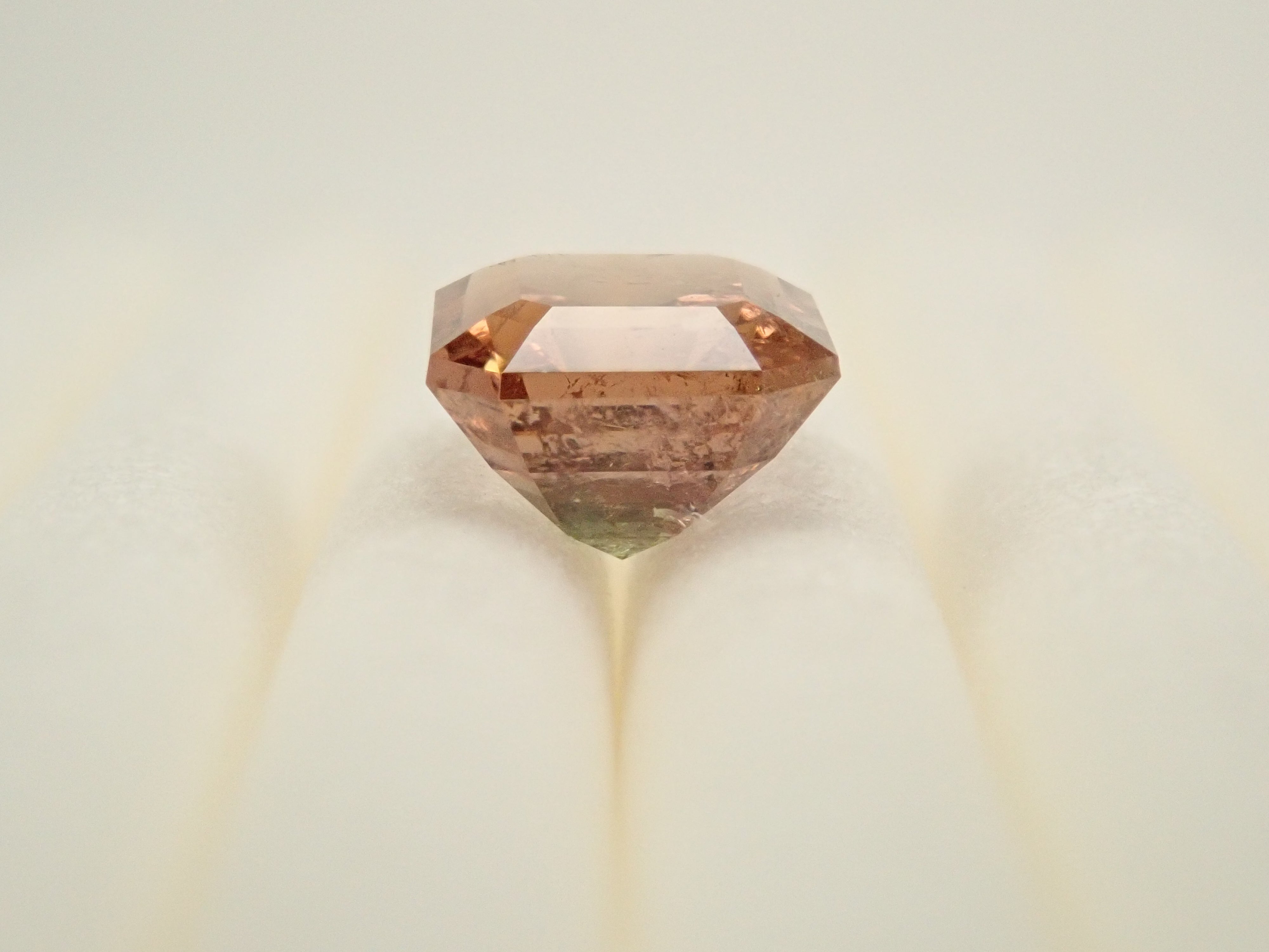 【12/17 22時販売】パキスタン産アキシナイト(グリーンティント) 0.844ctルース