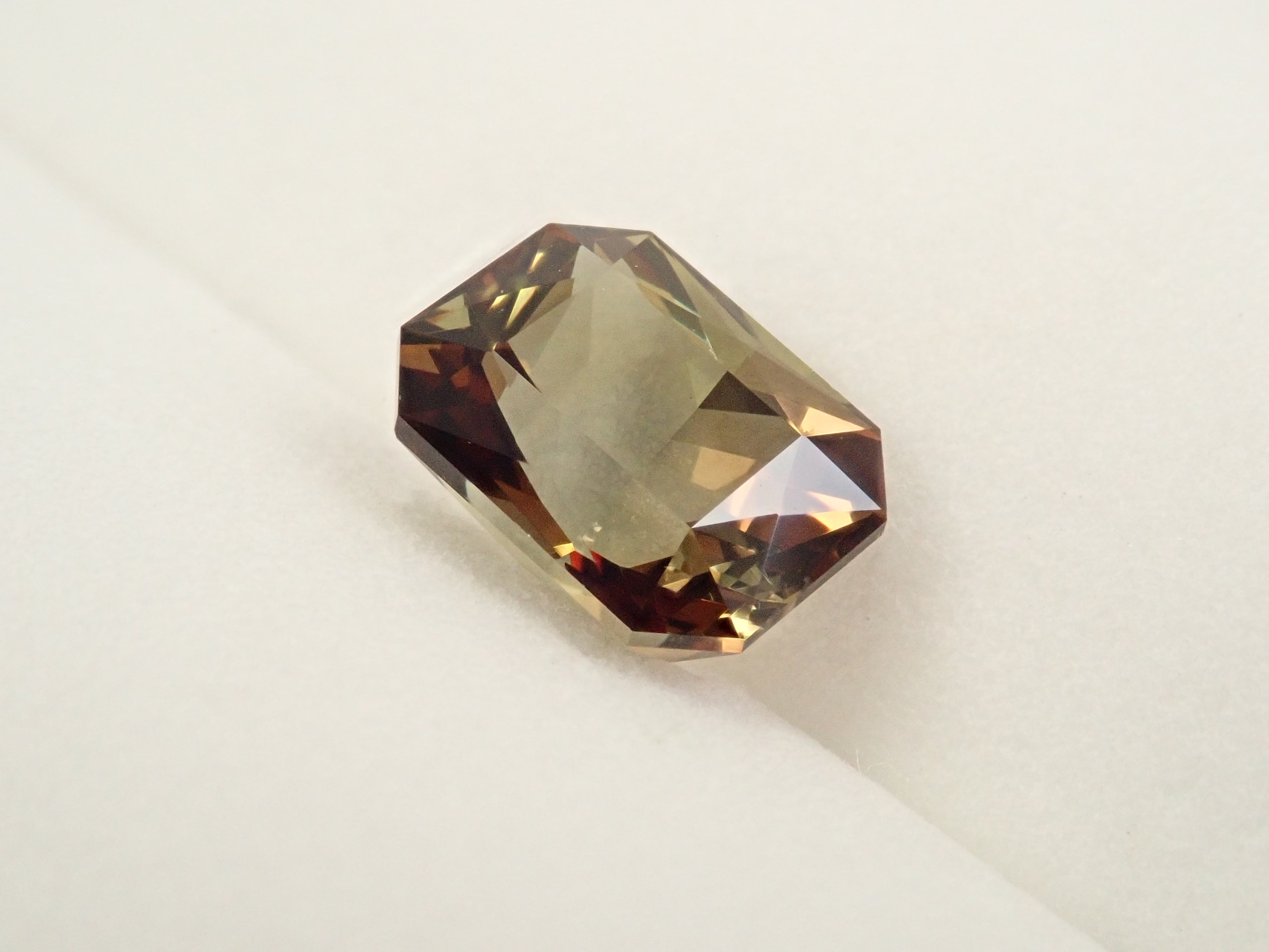 【11/6 22時販売】マダガスカル産アンダリュサイト 1.967ctルース