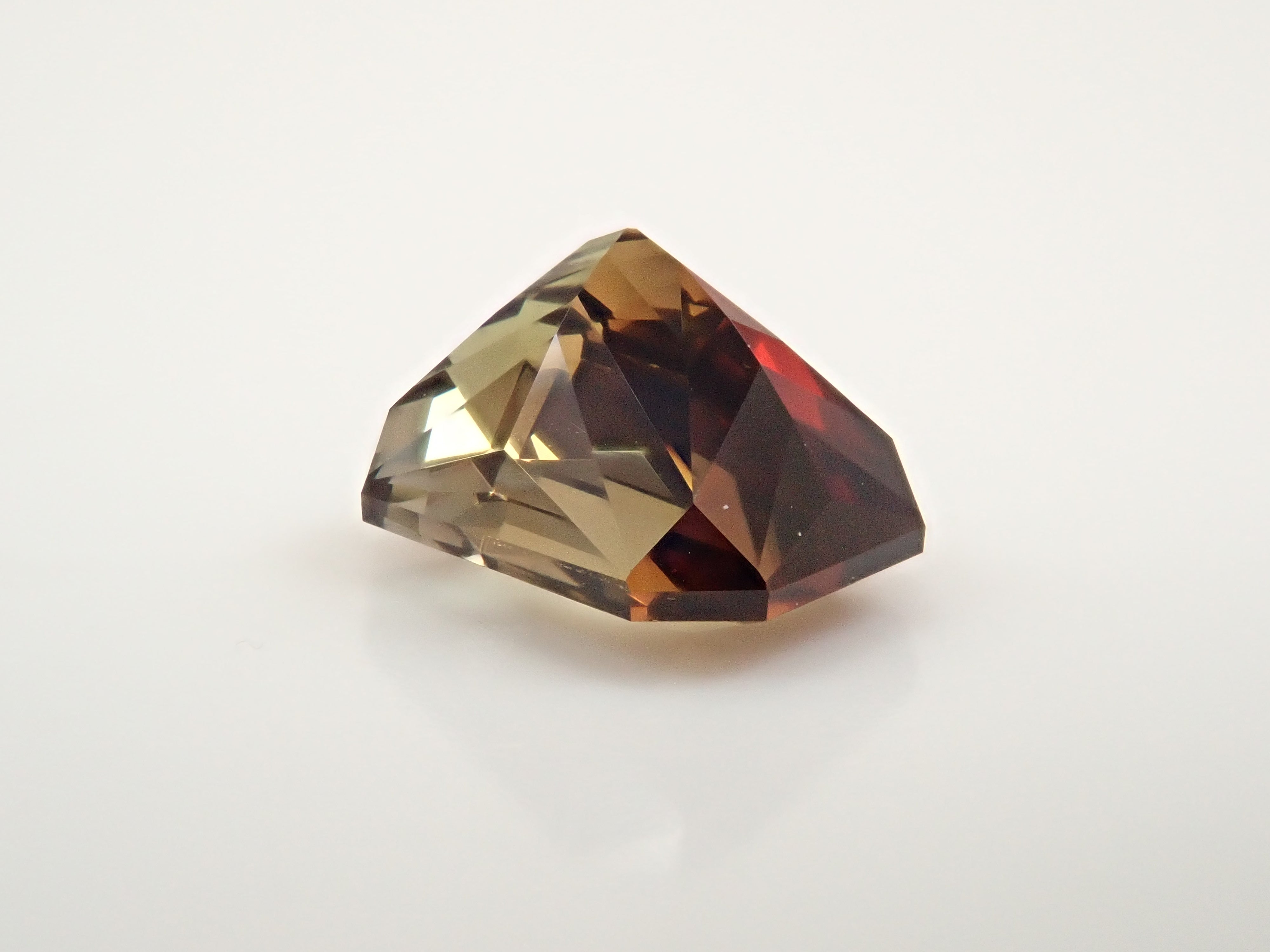 【11/6 22時販売】マダガスカル産アンダリュサイト 1.967ctルース