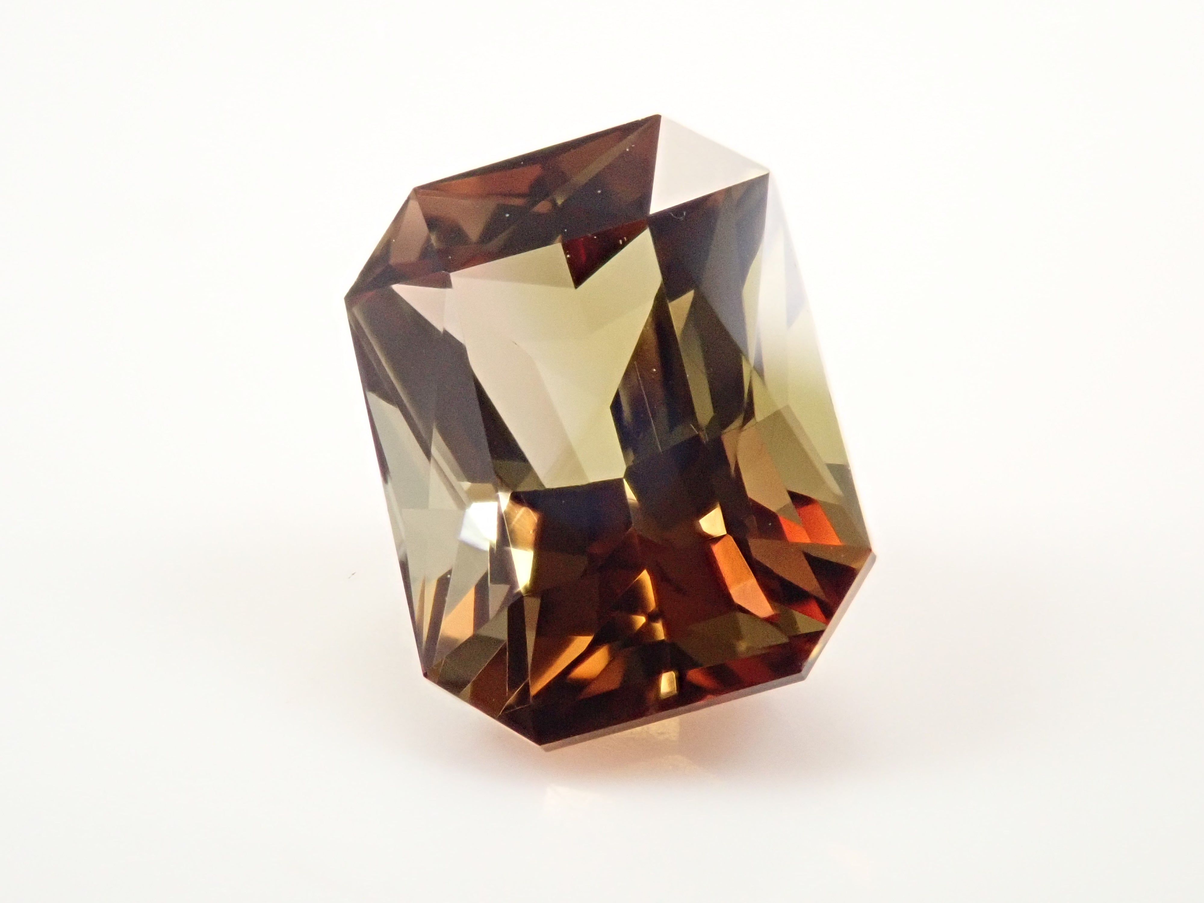 【11/6 22時販売】マダガスカル産アンダリュサイト 1.967ctルース