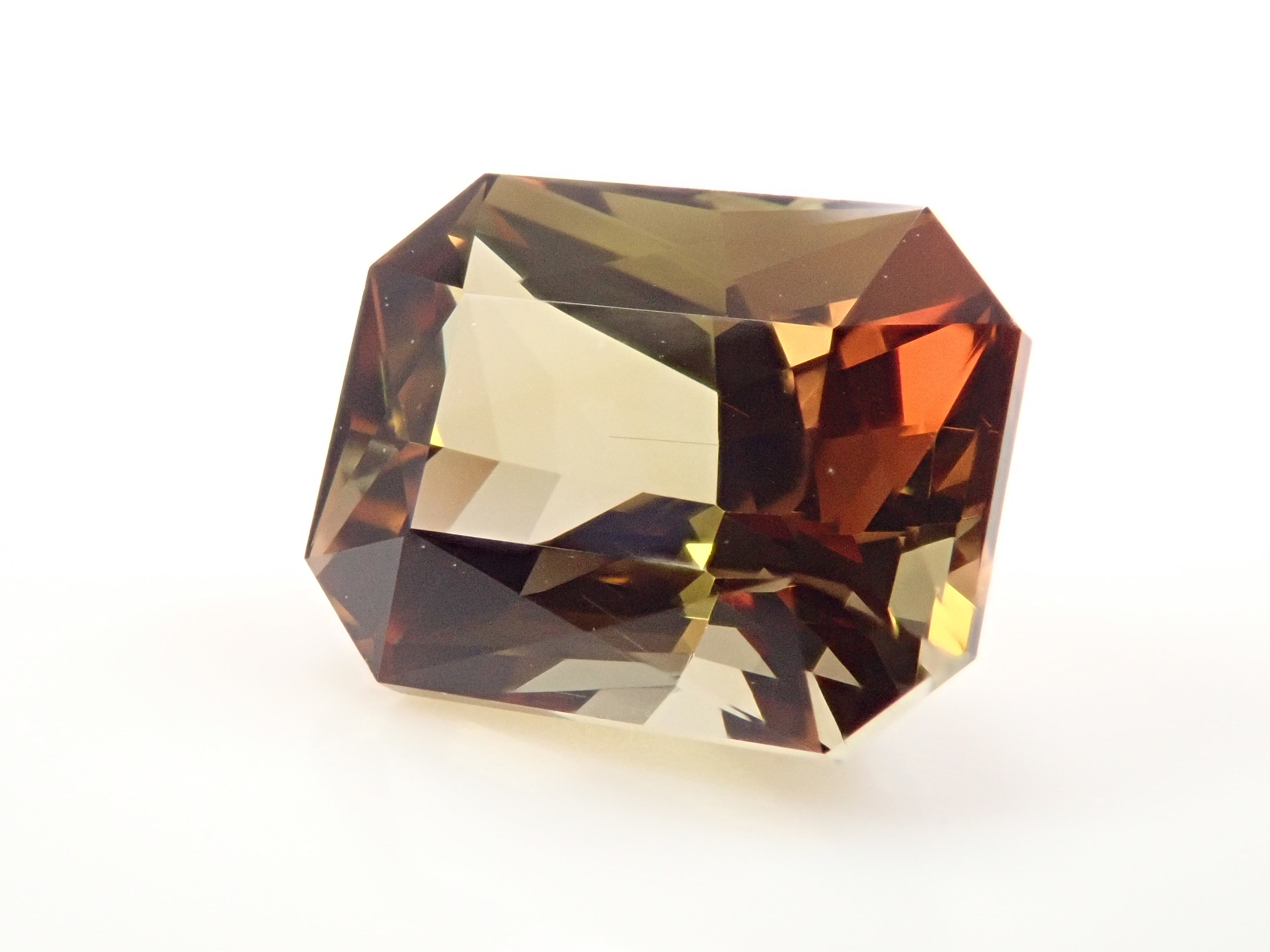 【11/6 22時販売】マダガスカル産アンダリュサイト 1.967ctルース