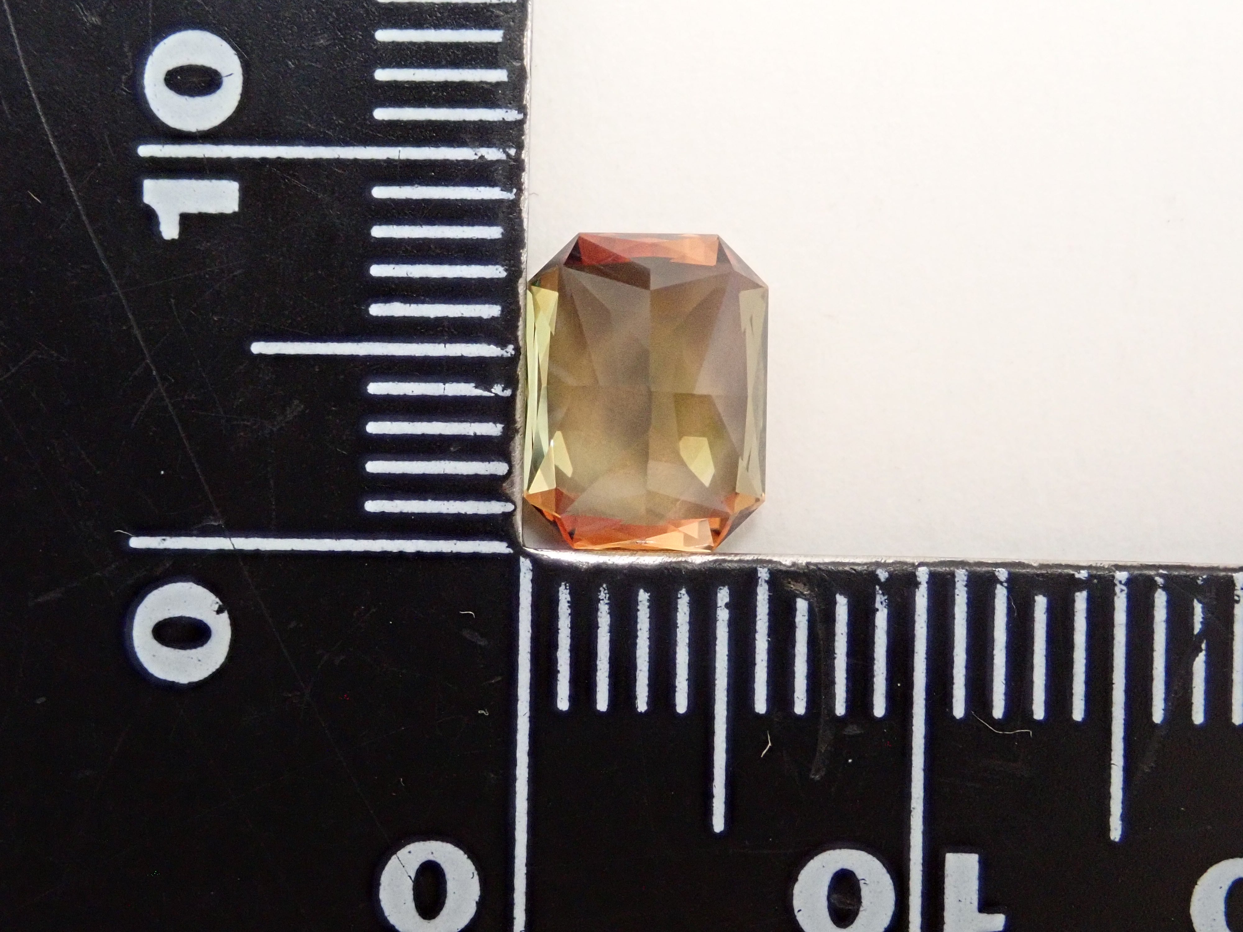 【11/6 22時販売】マダガスカル産アンダリュサイト 1.967ctルース