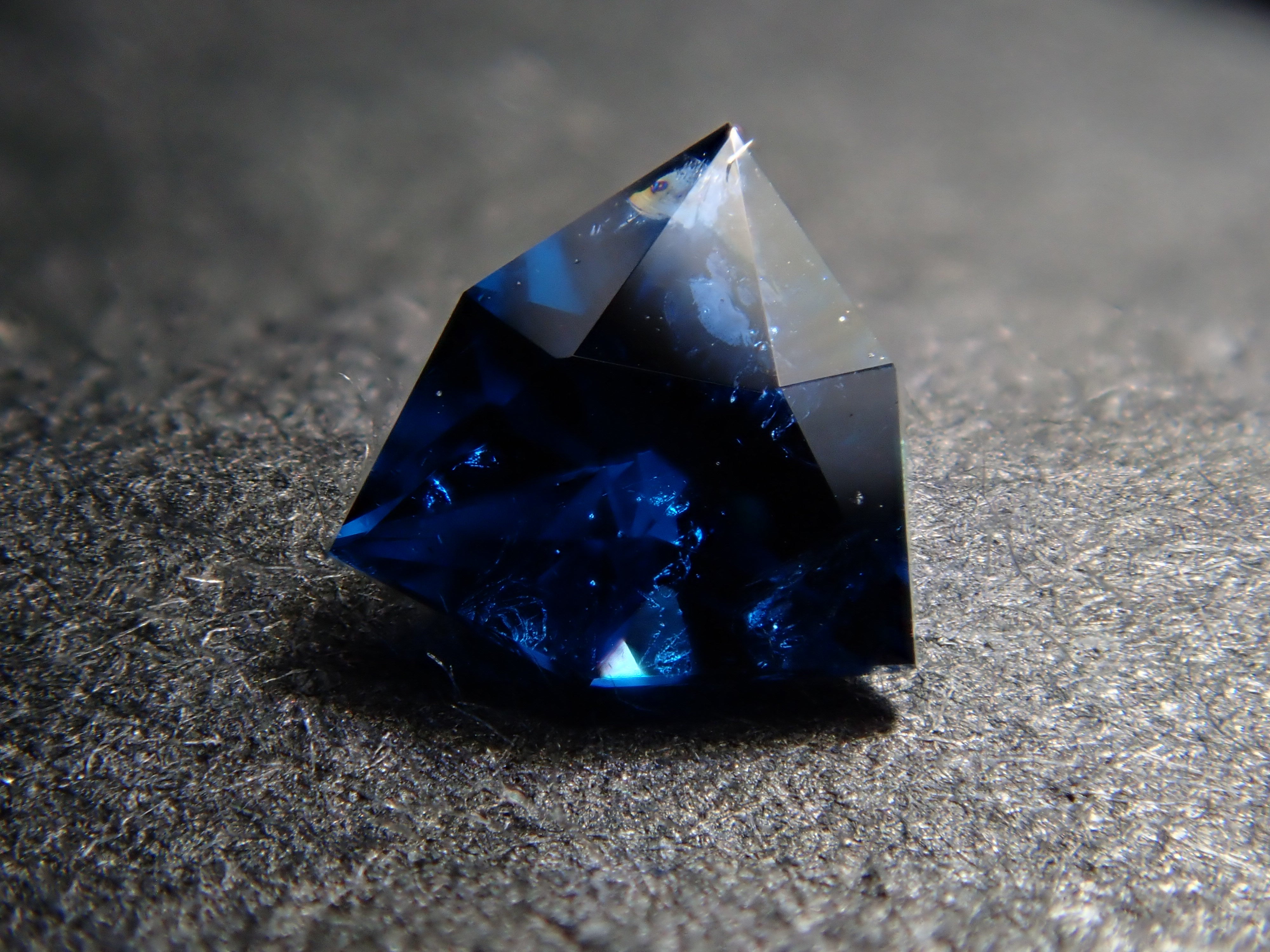 【11/3 22時販売】ナイジェリア産コバルトガーナイト 0.171ctルース 鑑別書