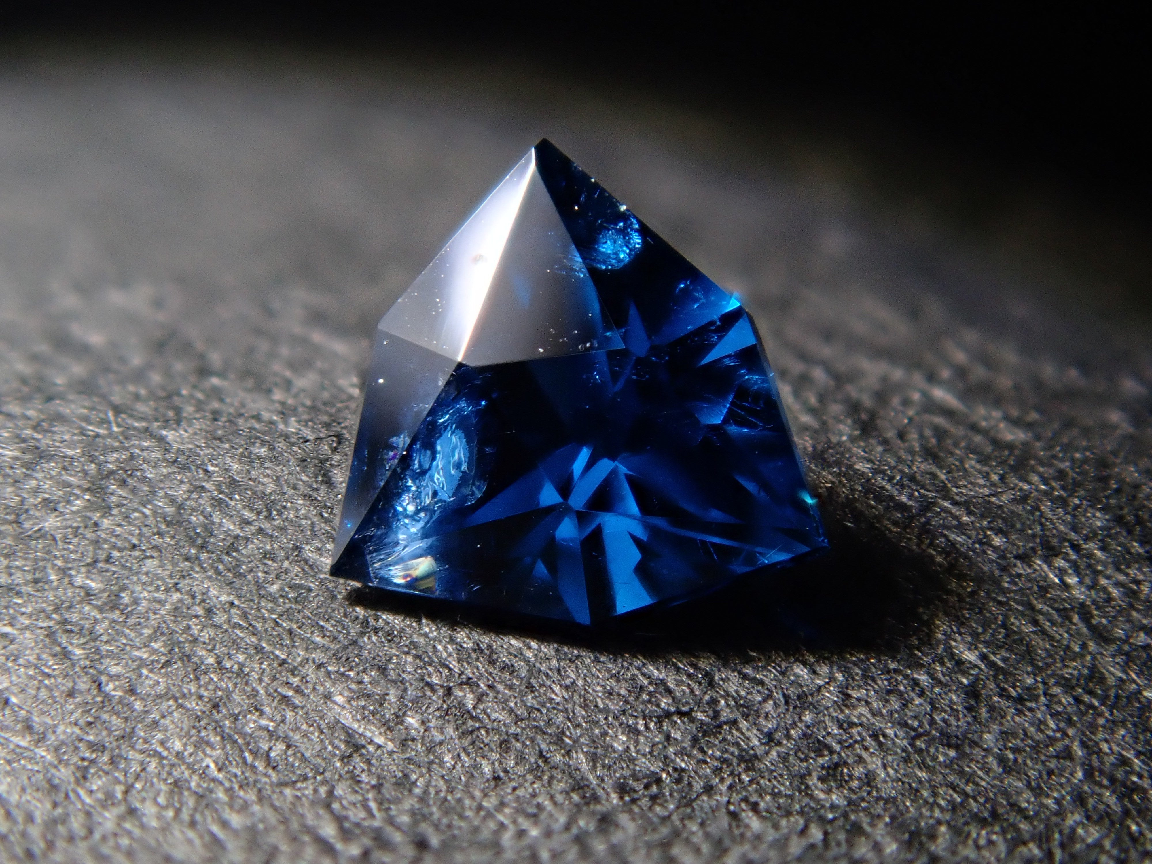 【11/3 22時販売】ナイジェリア産コバルトガーナイト 0.171ctルース 鑑別書