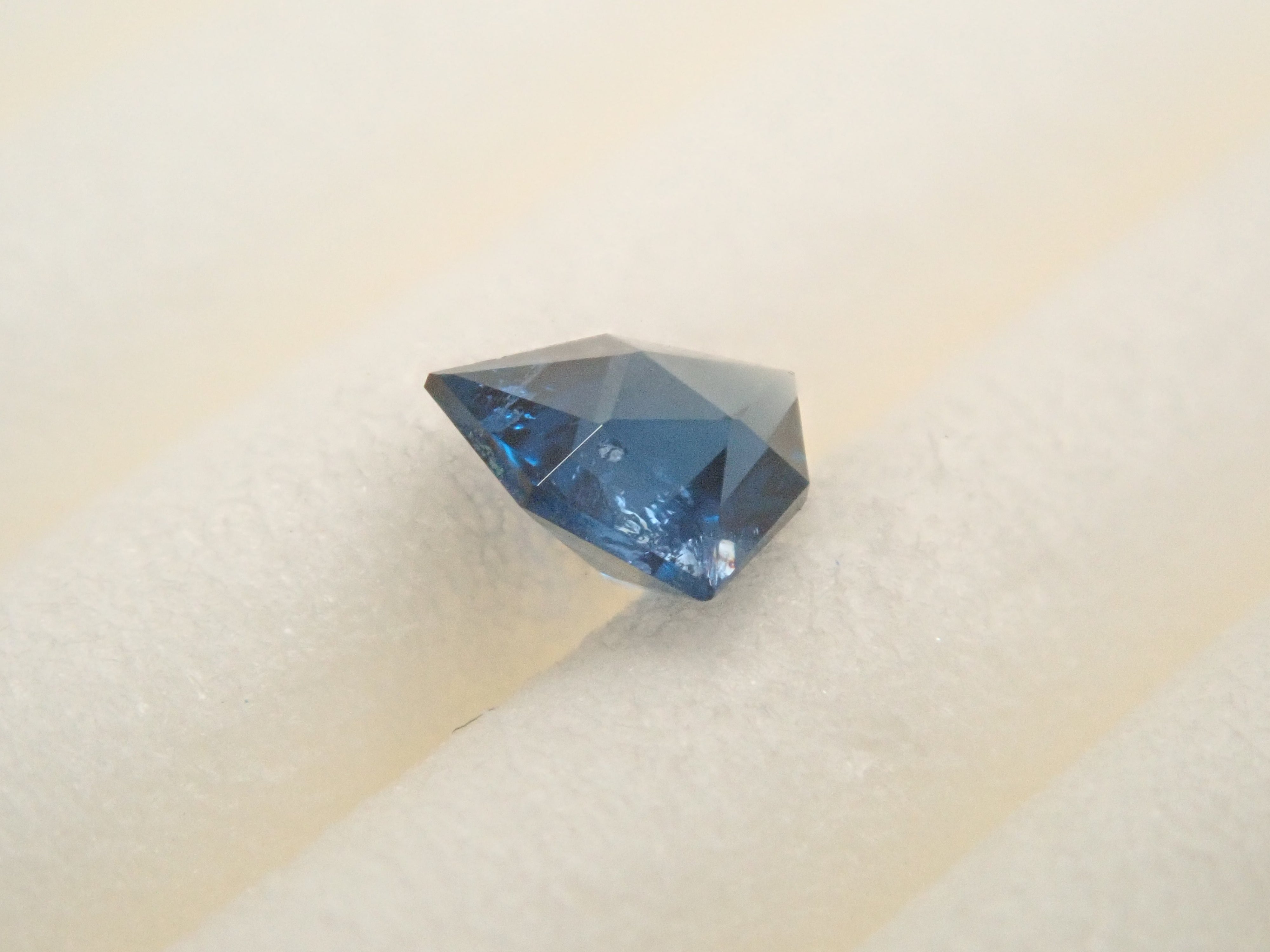 【11/3 22時販売】ナイジェリア産コバルトガーナイト 0.171ctルース 鑑別書