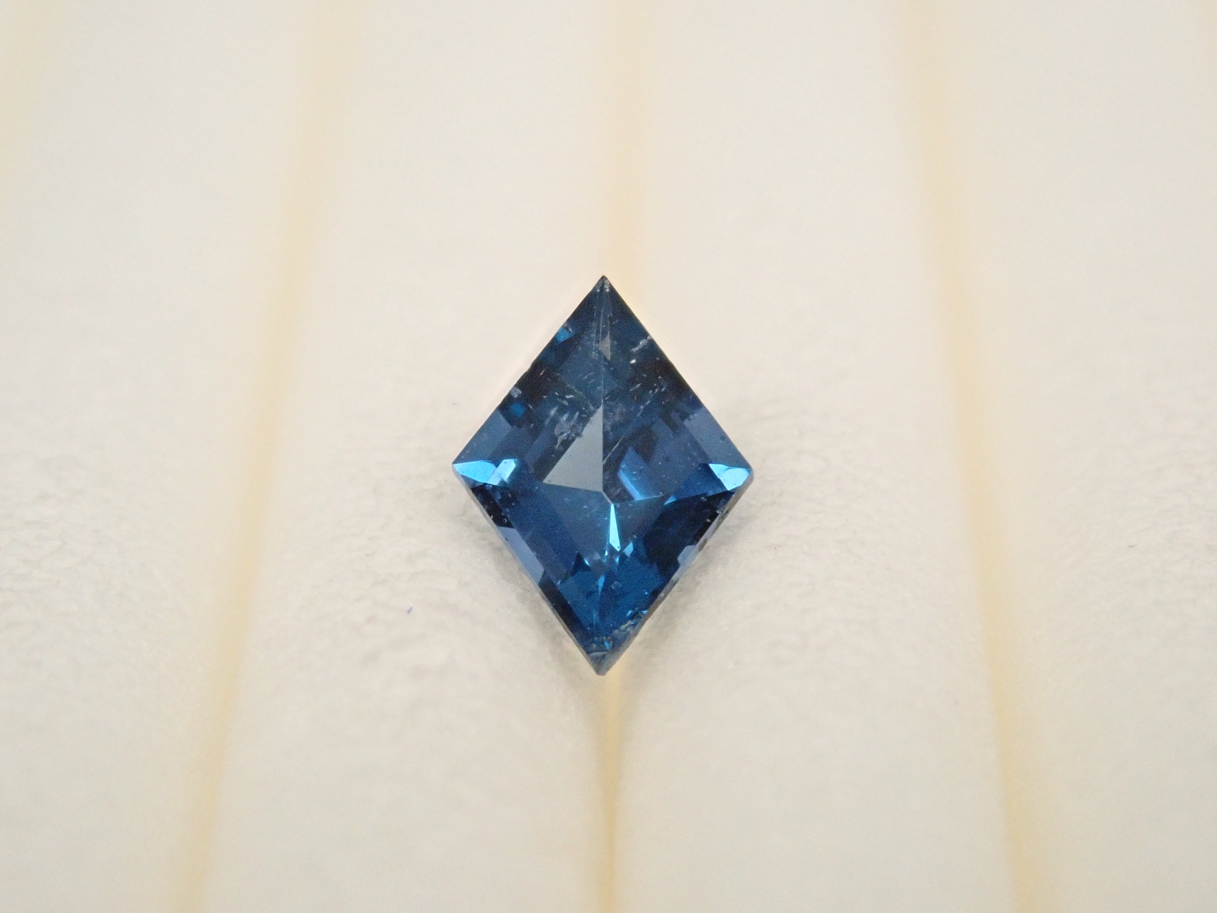 【11/3 22時販売】ナイジェリア産コバルトガーナイト 0.152ctルース 鑑別書
