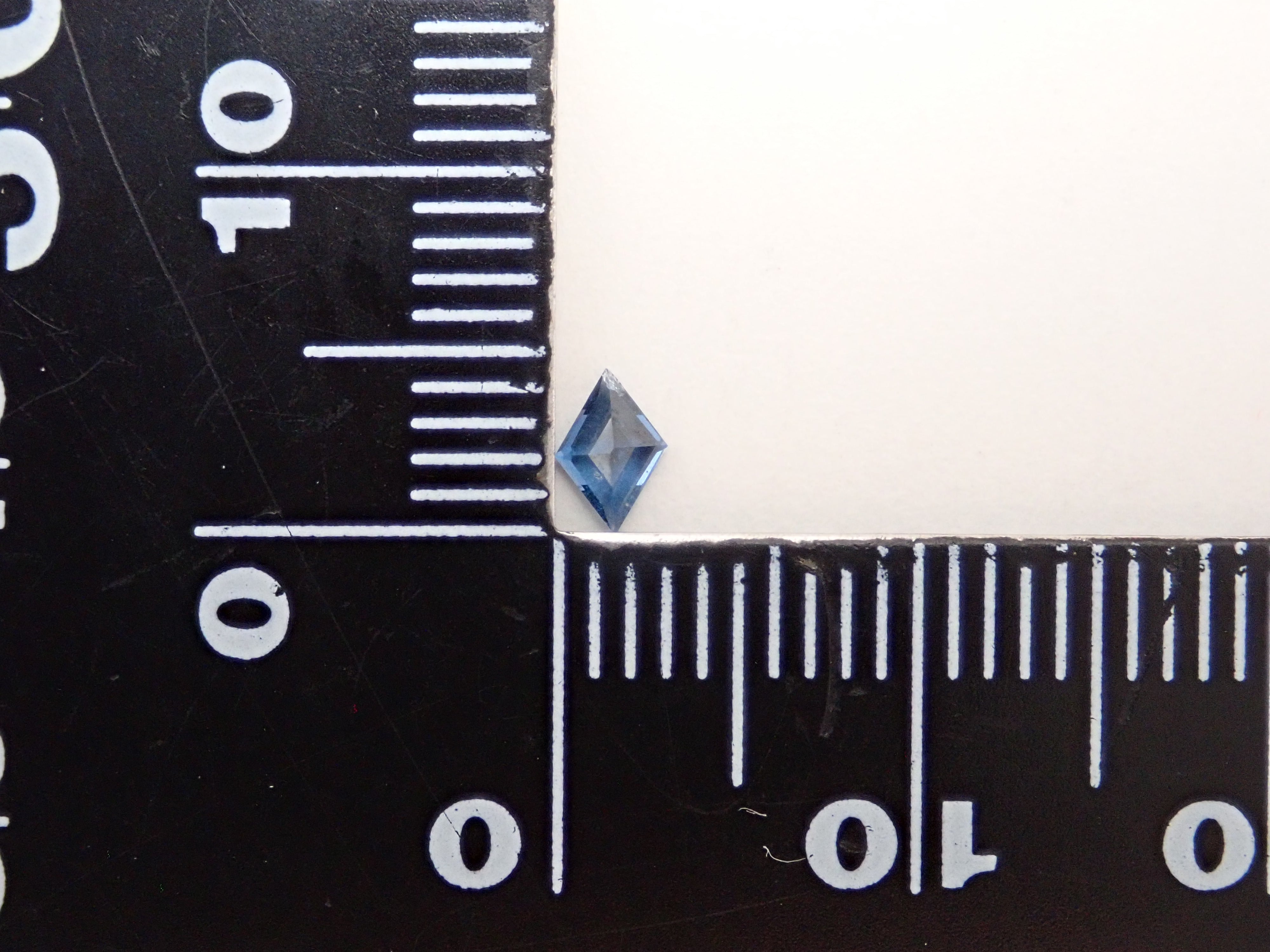 【11/3 22時販売】ナイジェリア産コバルトガーナイト 0.152ctルース 鑑別書