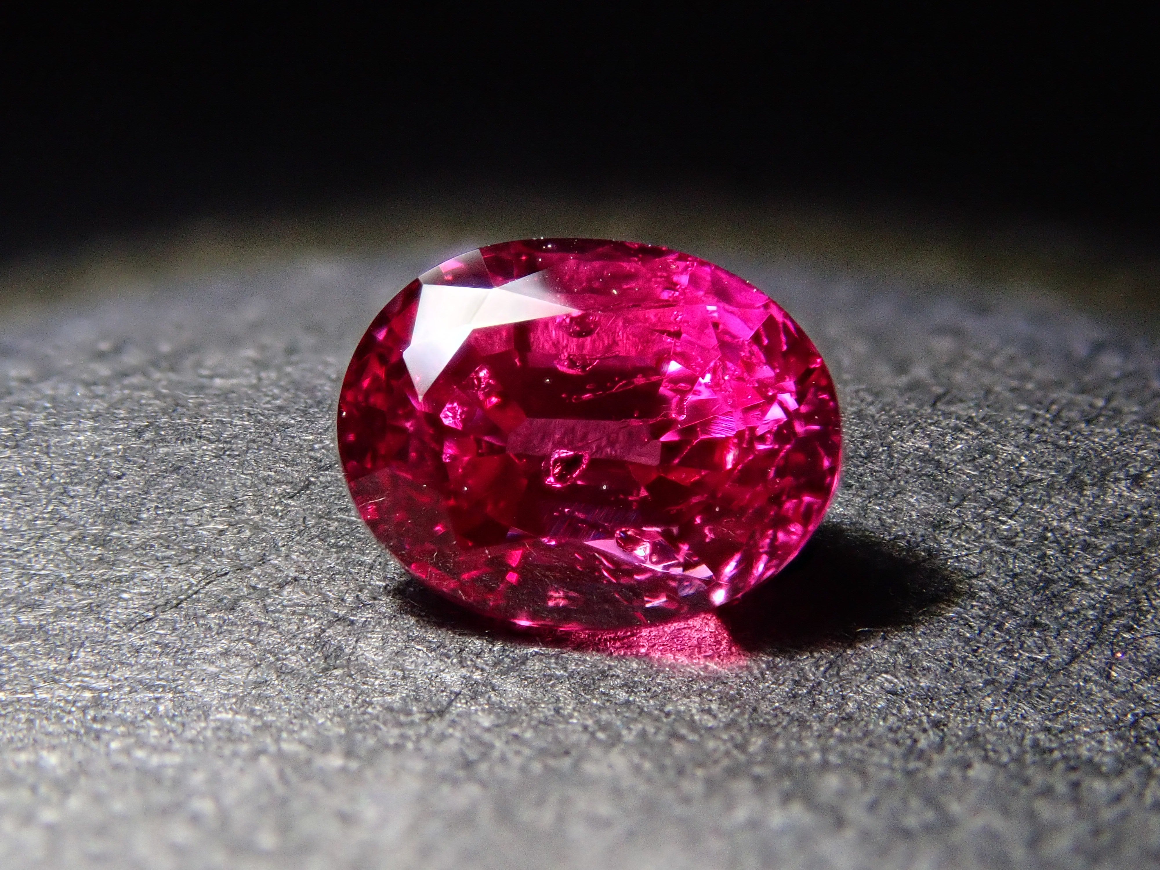 ミャンマー産非加熱ピジョンブラッドルビー 0.640ctルース AIGS