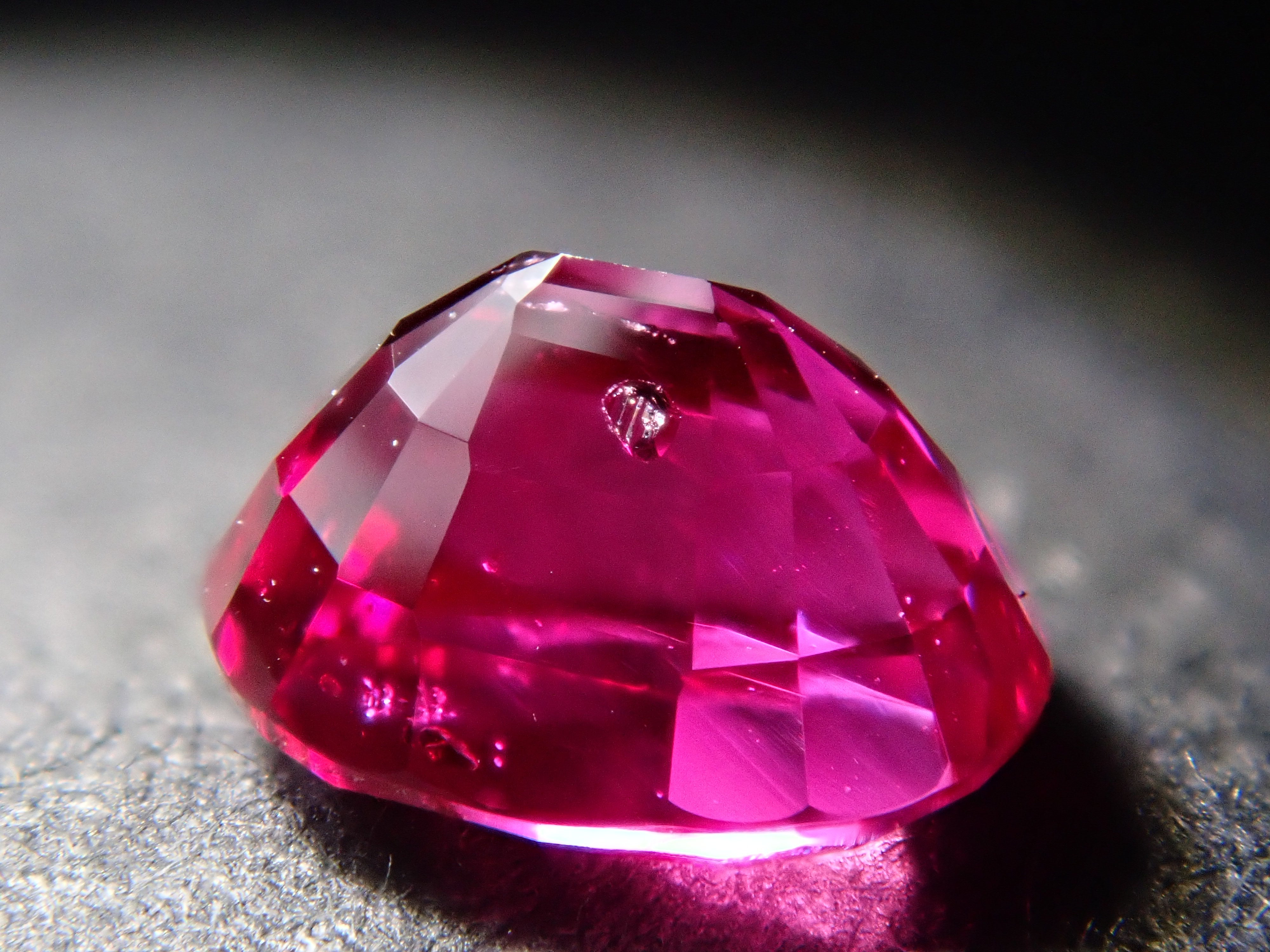 ミャンマー産非加熱ピジョンブラッドルビー 0.640ctルース AIGS