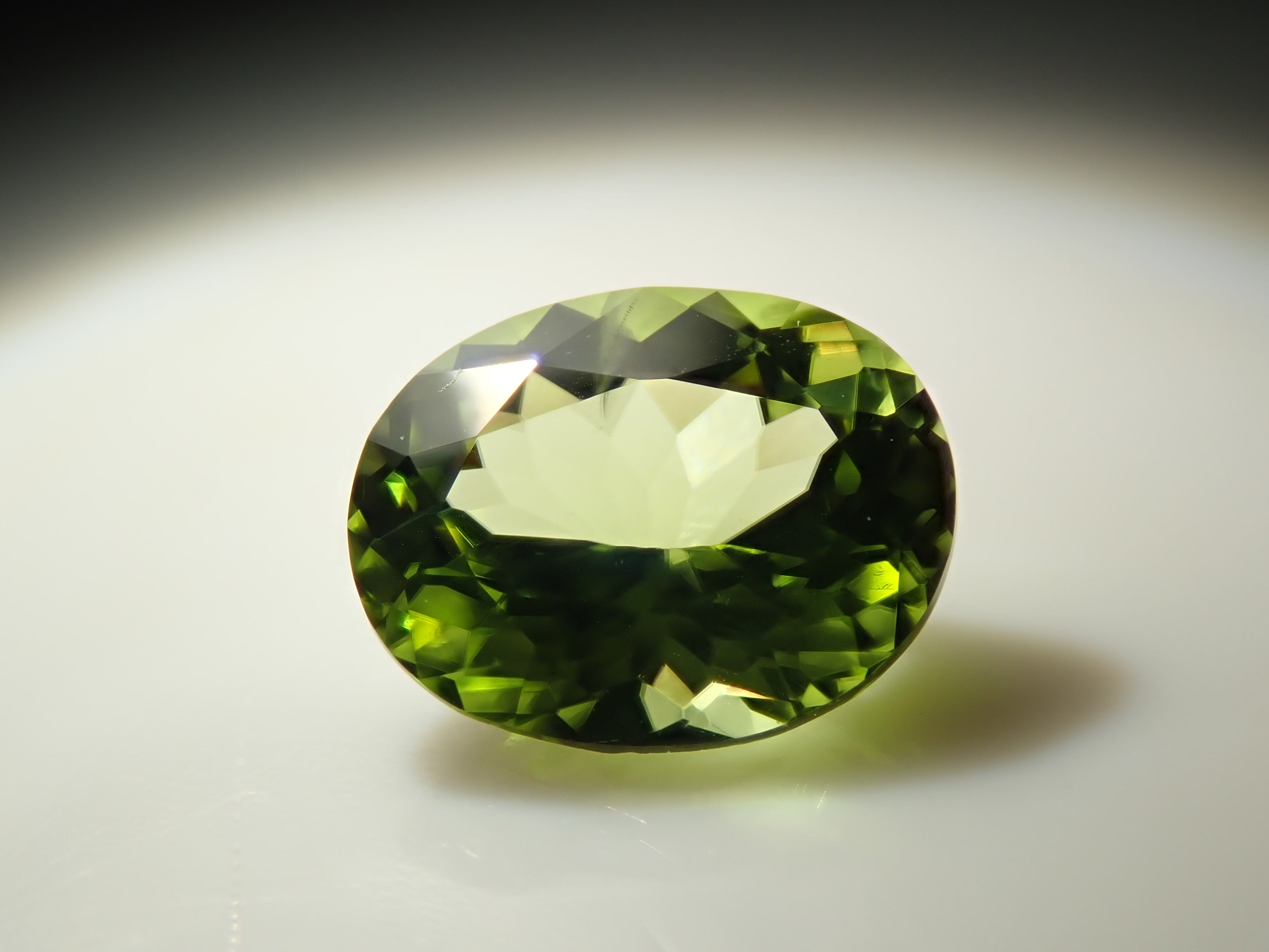 パキスタン産ペリドット 0.649ctルース
