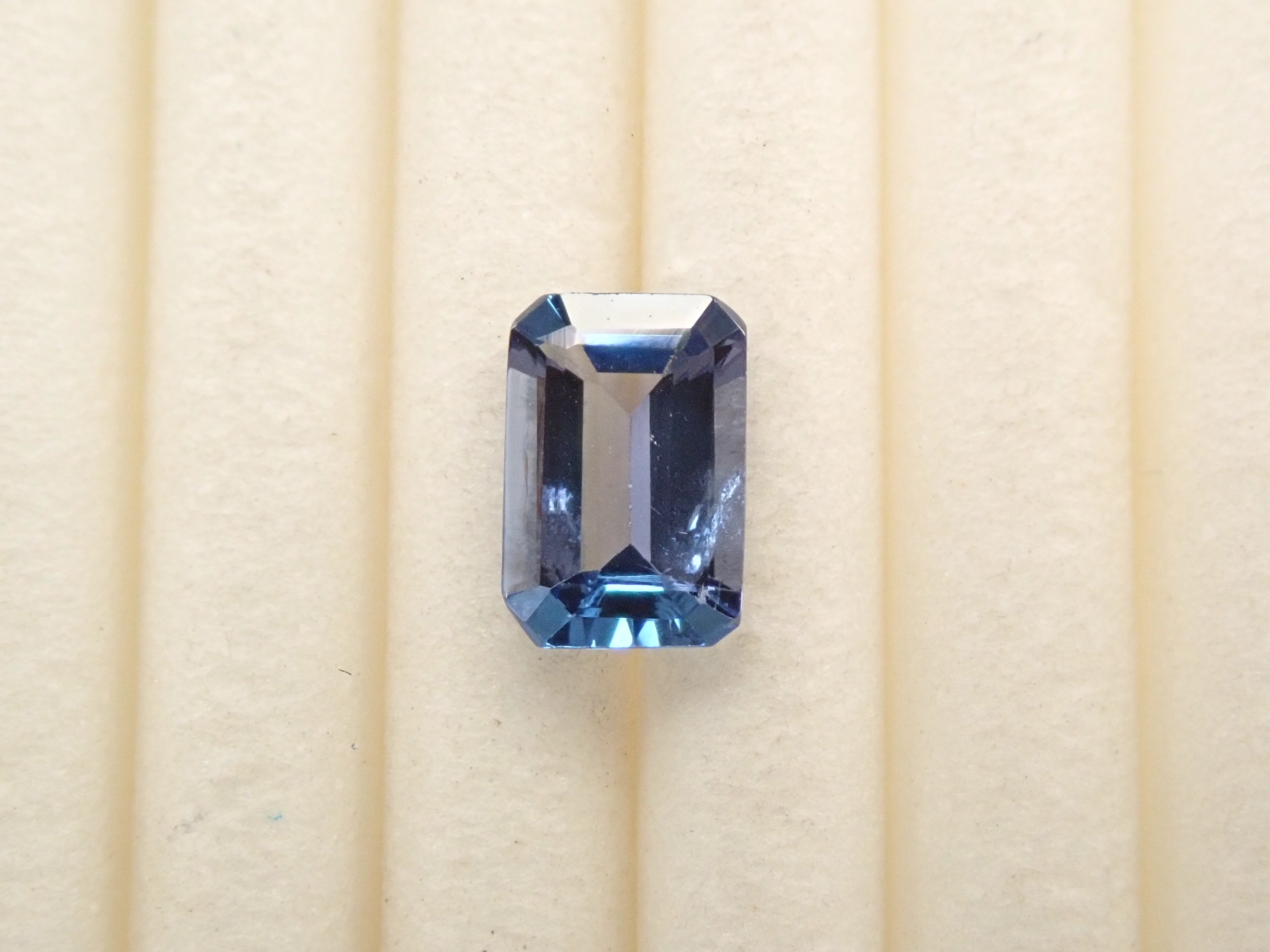 タンザニア産ブルーゾイサイト 0.473ctルース