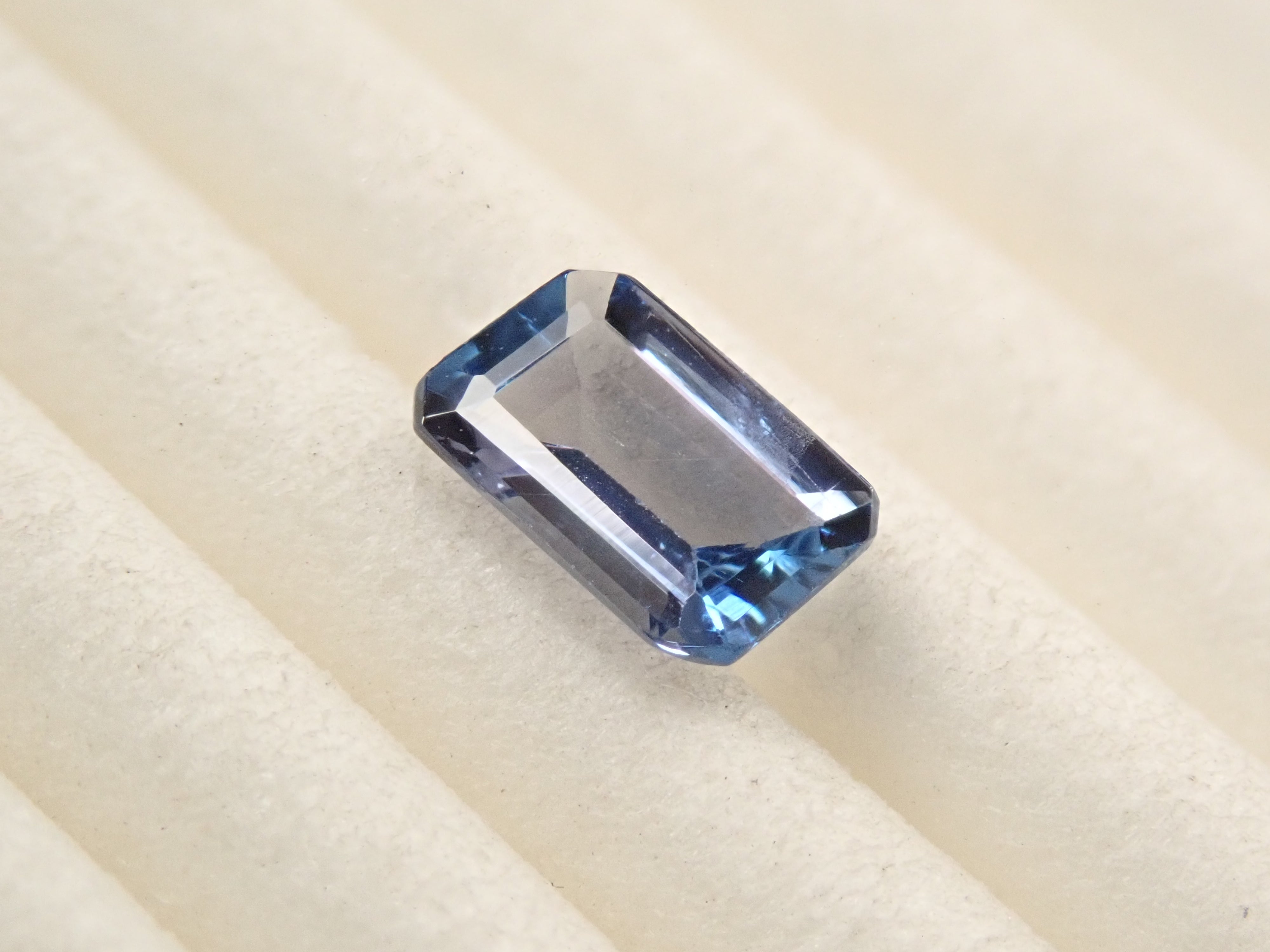 タンザニア産ブルーゾイサイト 0.473ctルース