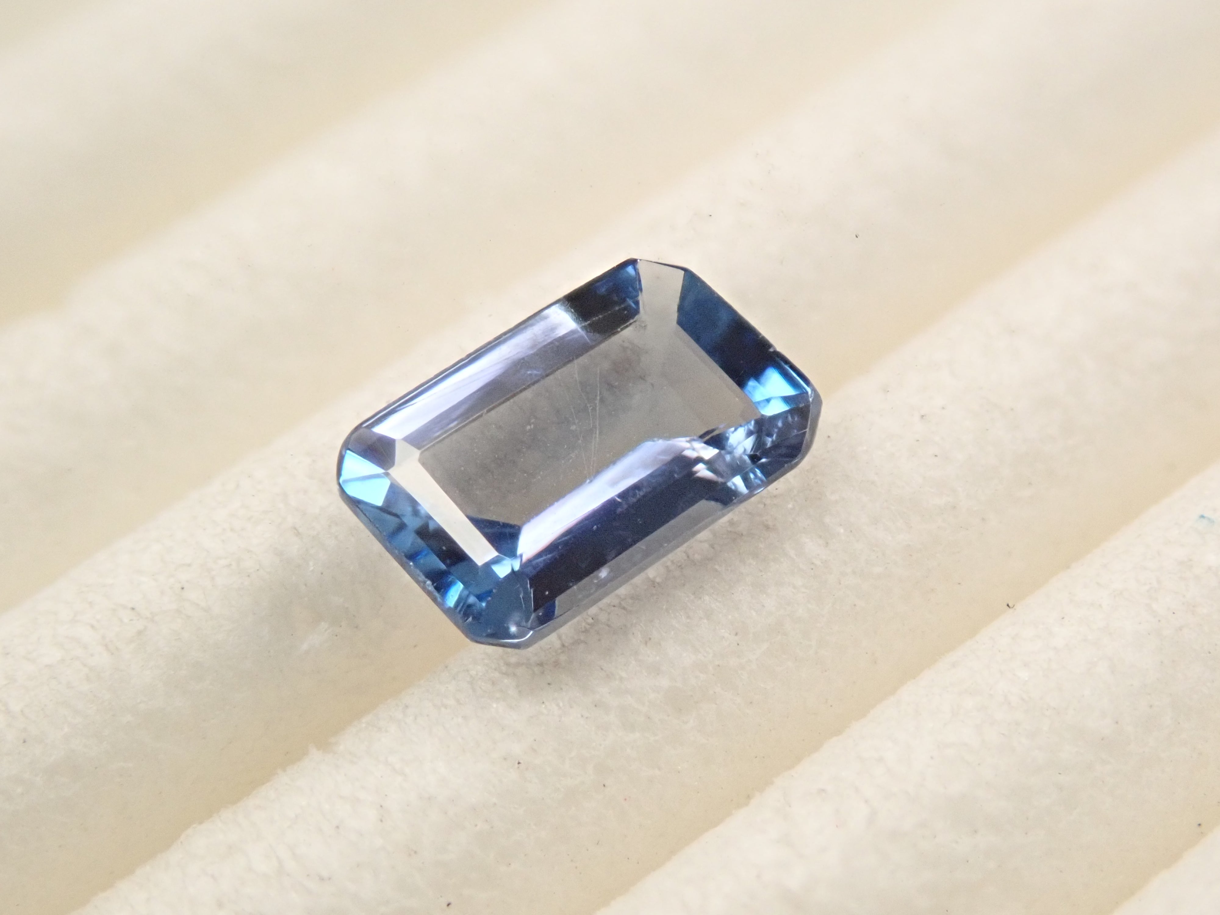 タンザニア産ブルーゾイサイト 0.473ctルース