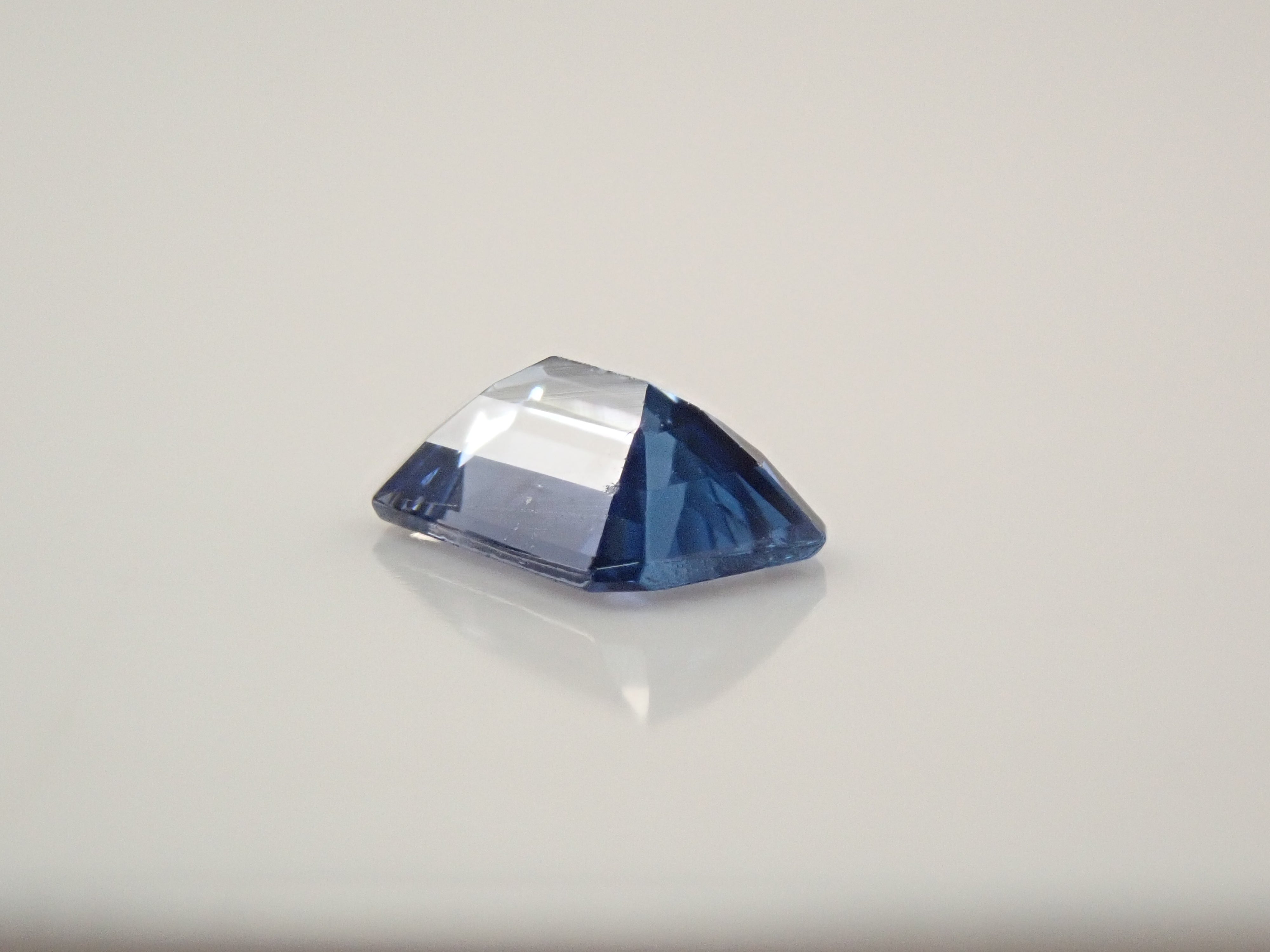 タンザニア産ブルーゾイサイト 0.473ctルース