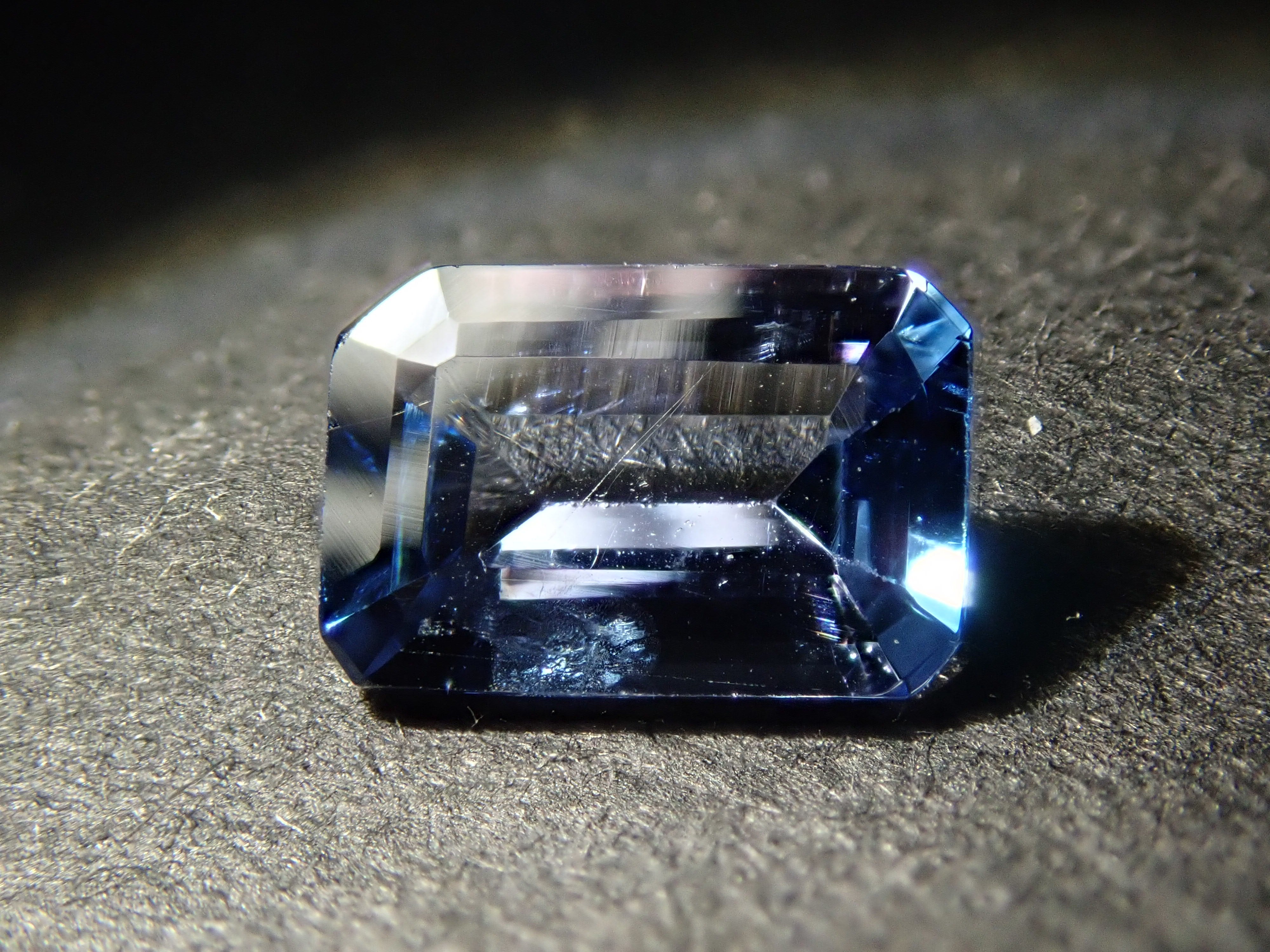 タンザニア産ブルーゾイサイト 0.473ctルース