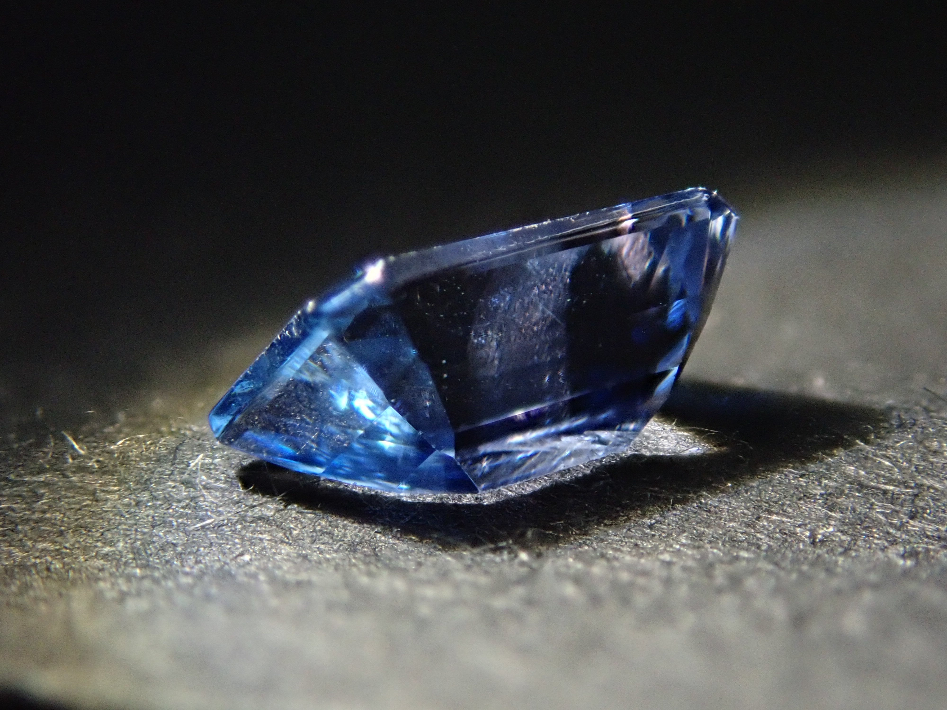 タンザニア産ブルーゾイサイト 0.473ctルース