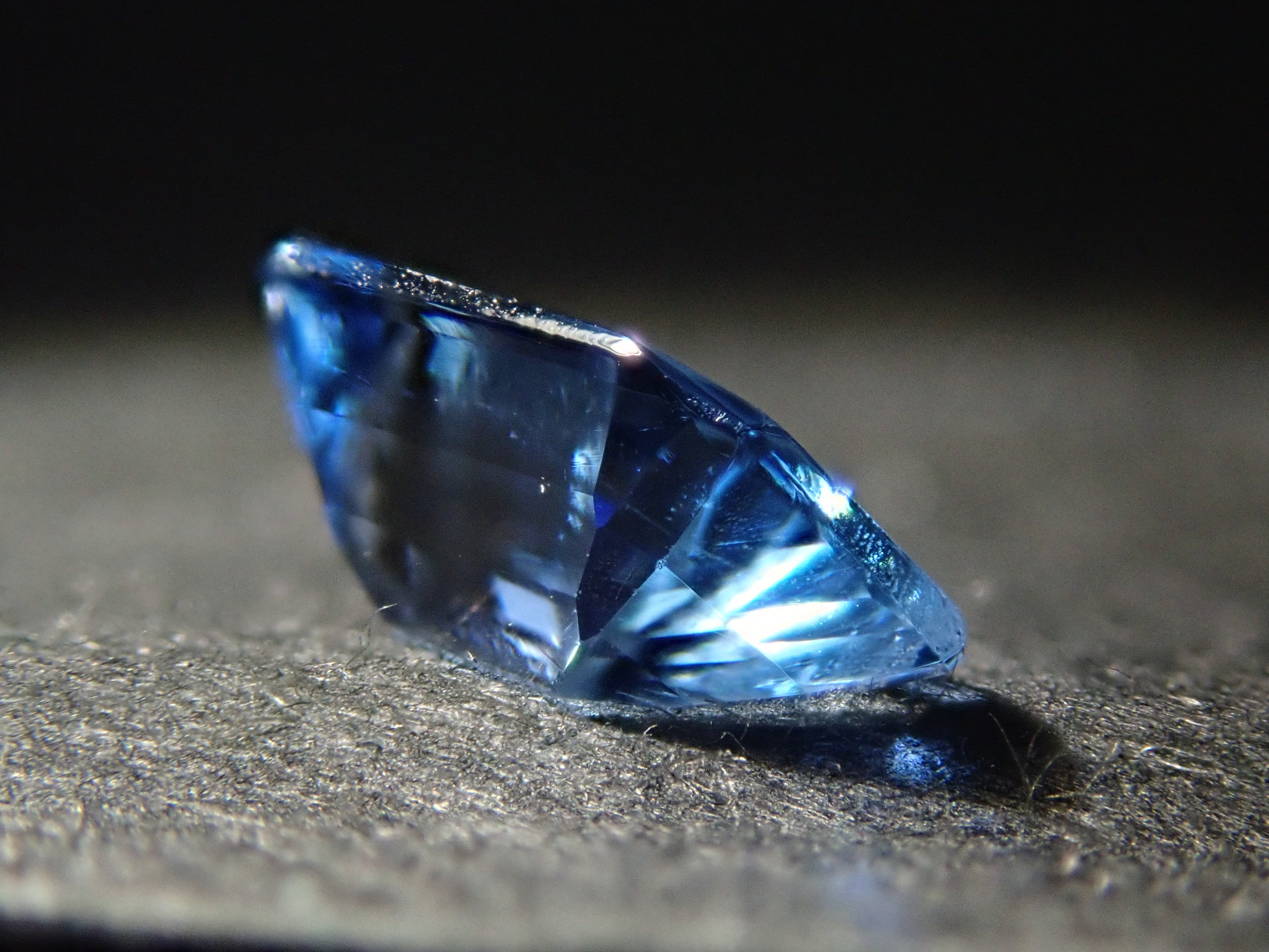 タンザニア産ブルーゾイサイト 0.473ctルース