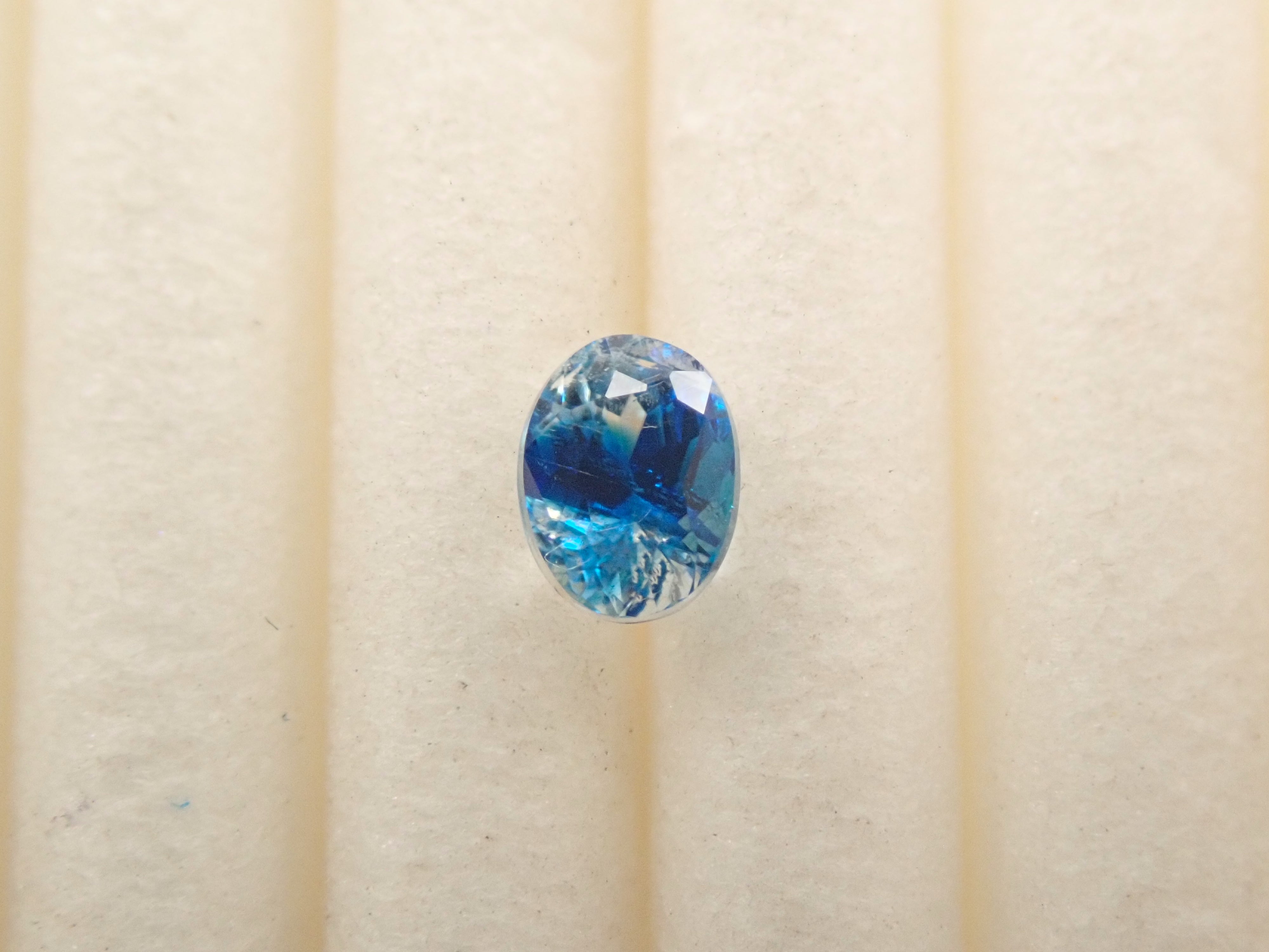 ジンバブエ産バイカラーユークレース 0.206ctルース