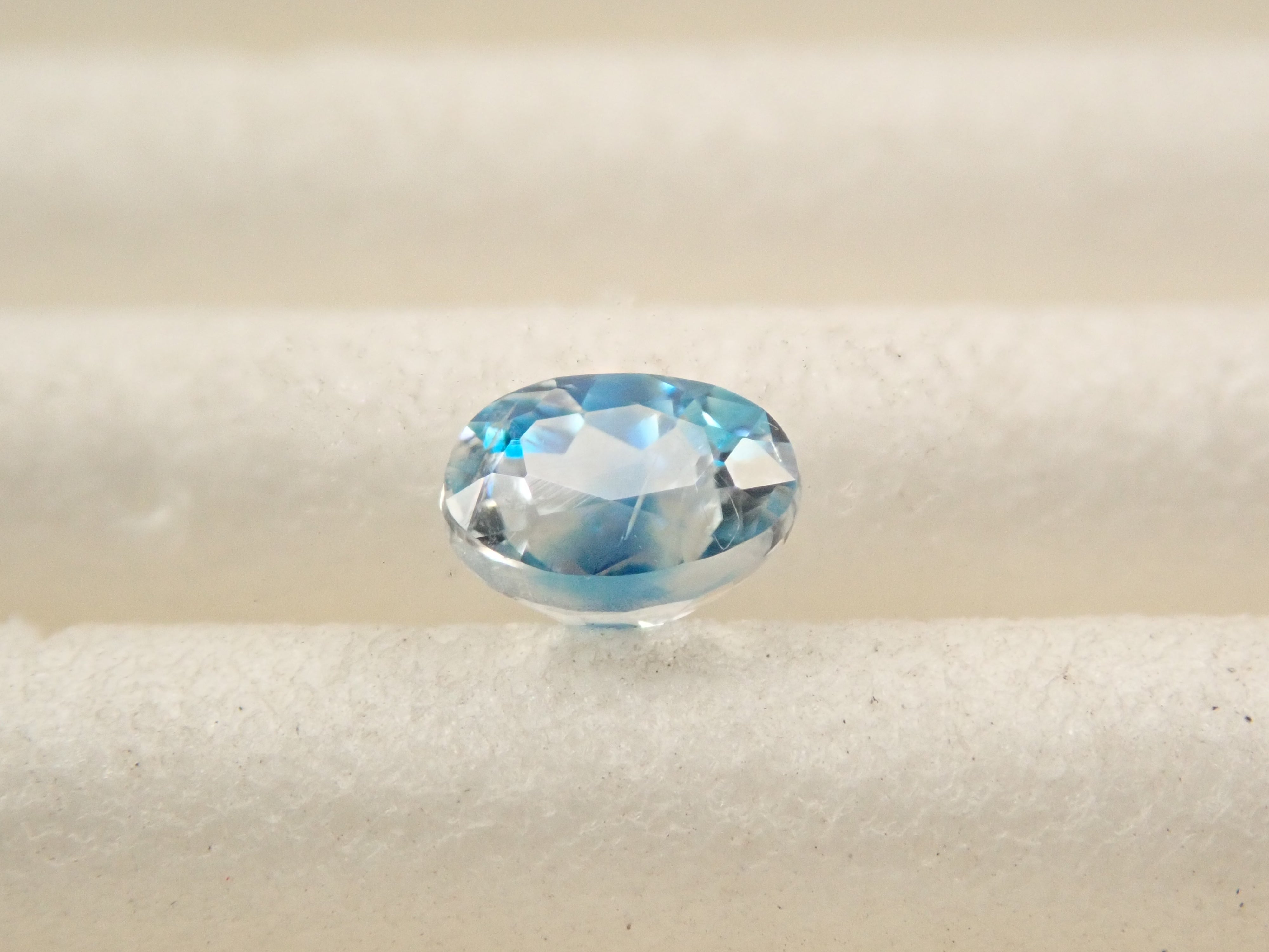 ジンバブエ産バイカラーユークレース 0.206ctルース