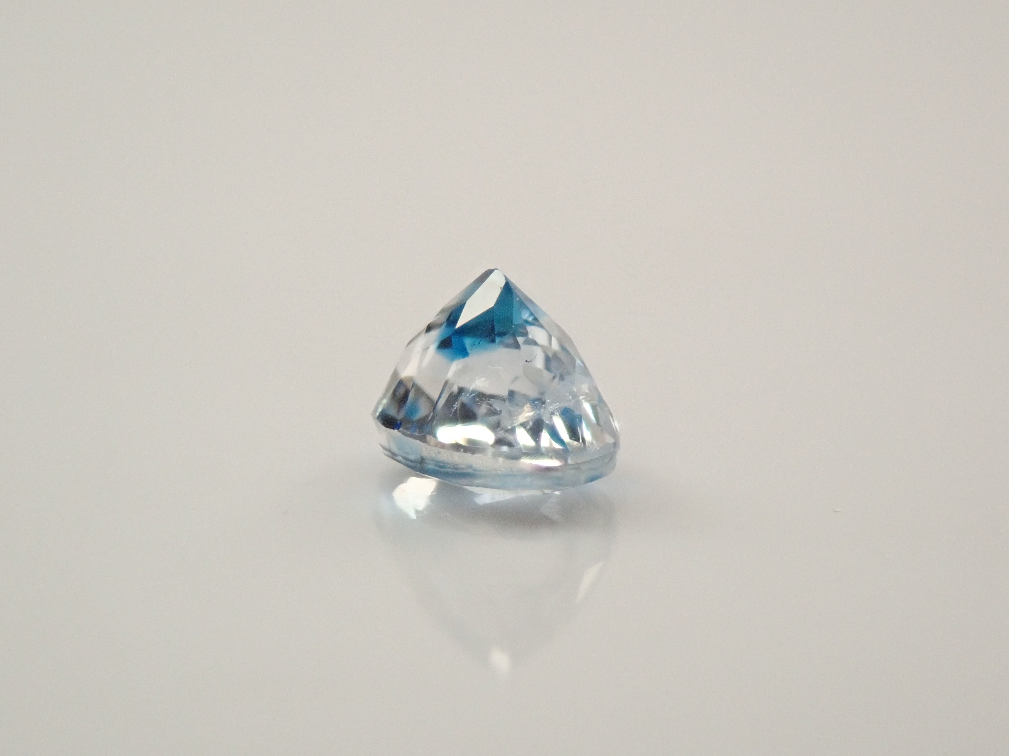 ジンバブエ産バイカラーユークレース 0.206ctルース