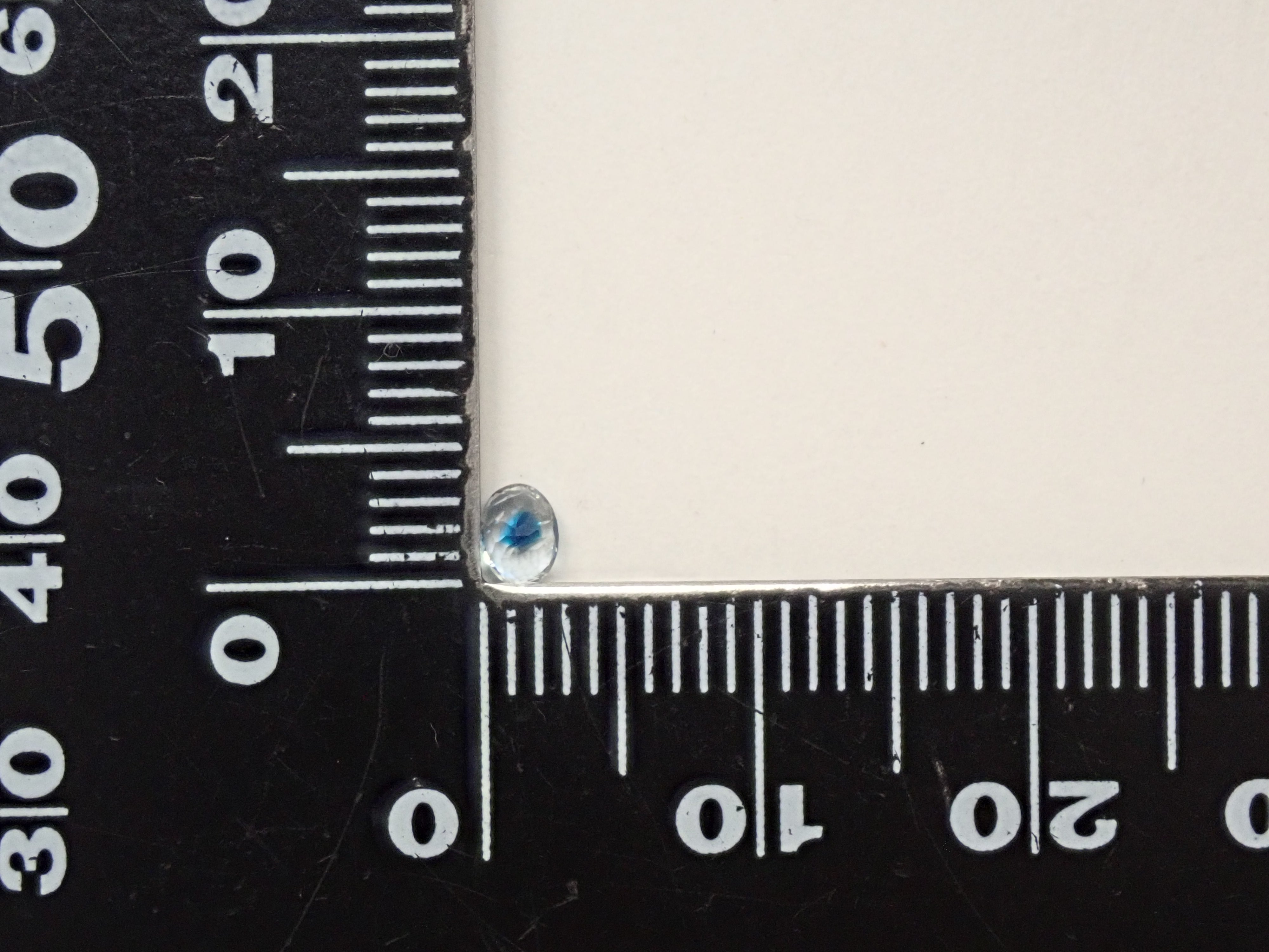 ジンバブエ産バイカラーユークレース 0.206ctルース