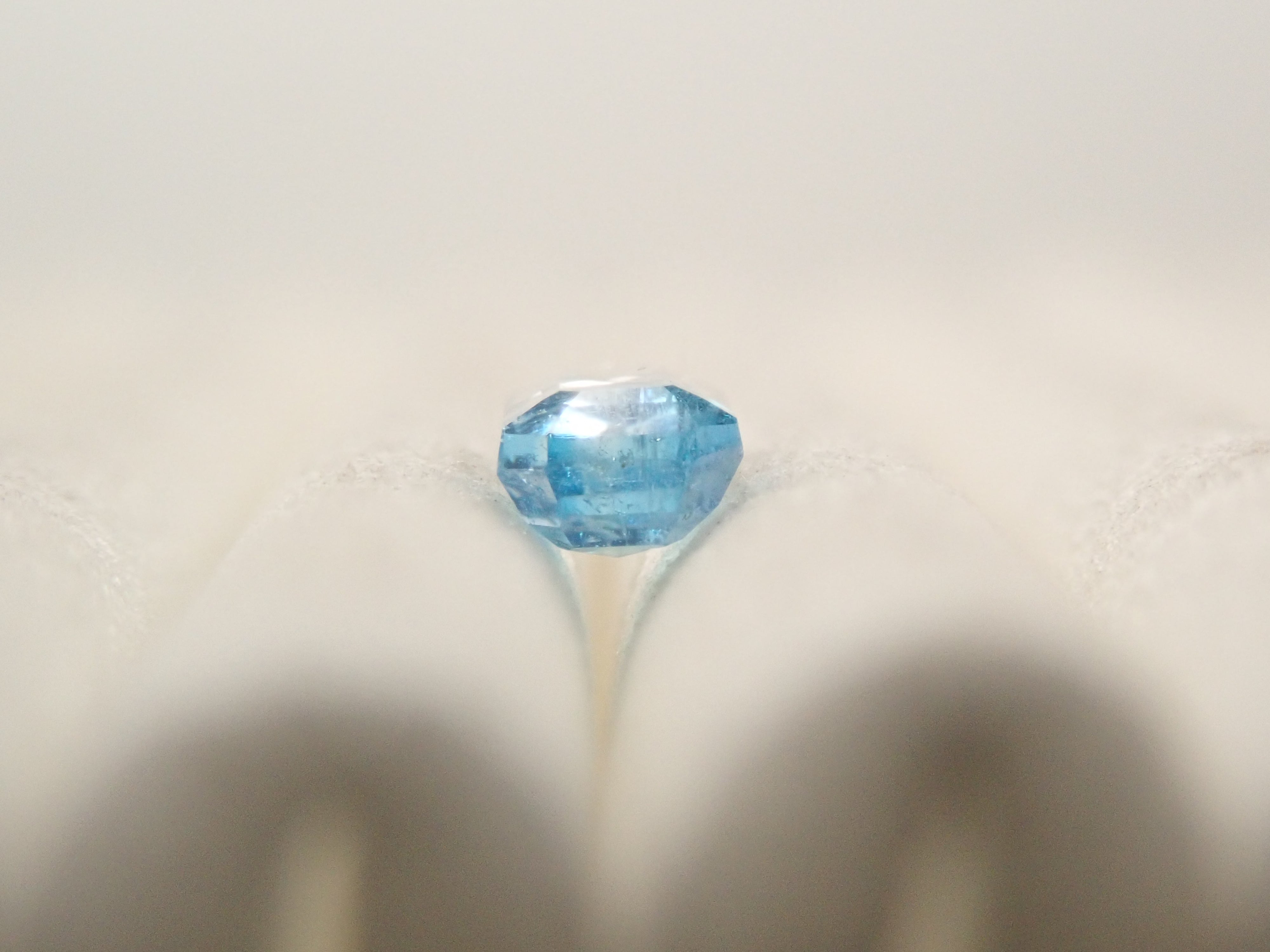 ジンバブエ産バイカラーユークレース 0.196ctルース