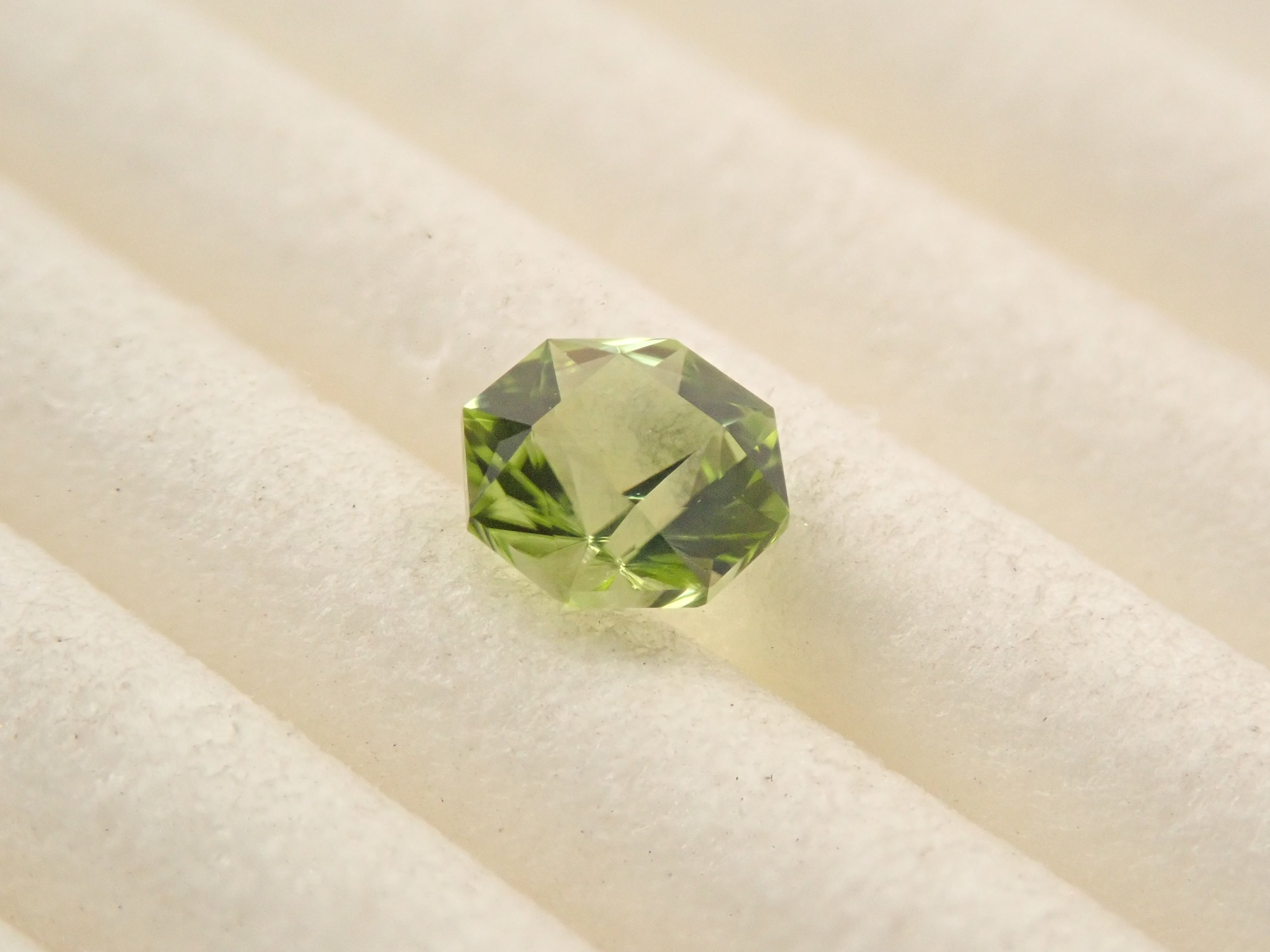 アメリカ産ペリドット 0.283ctルース