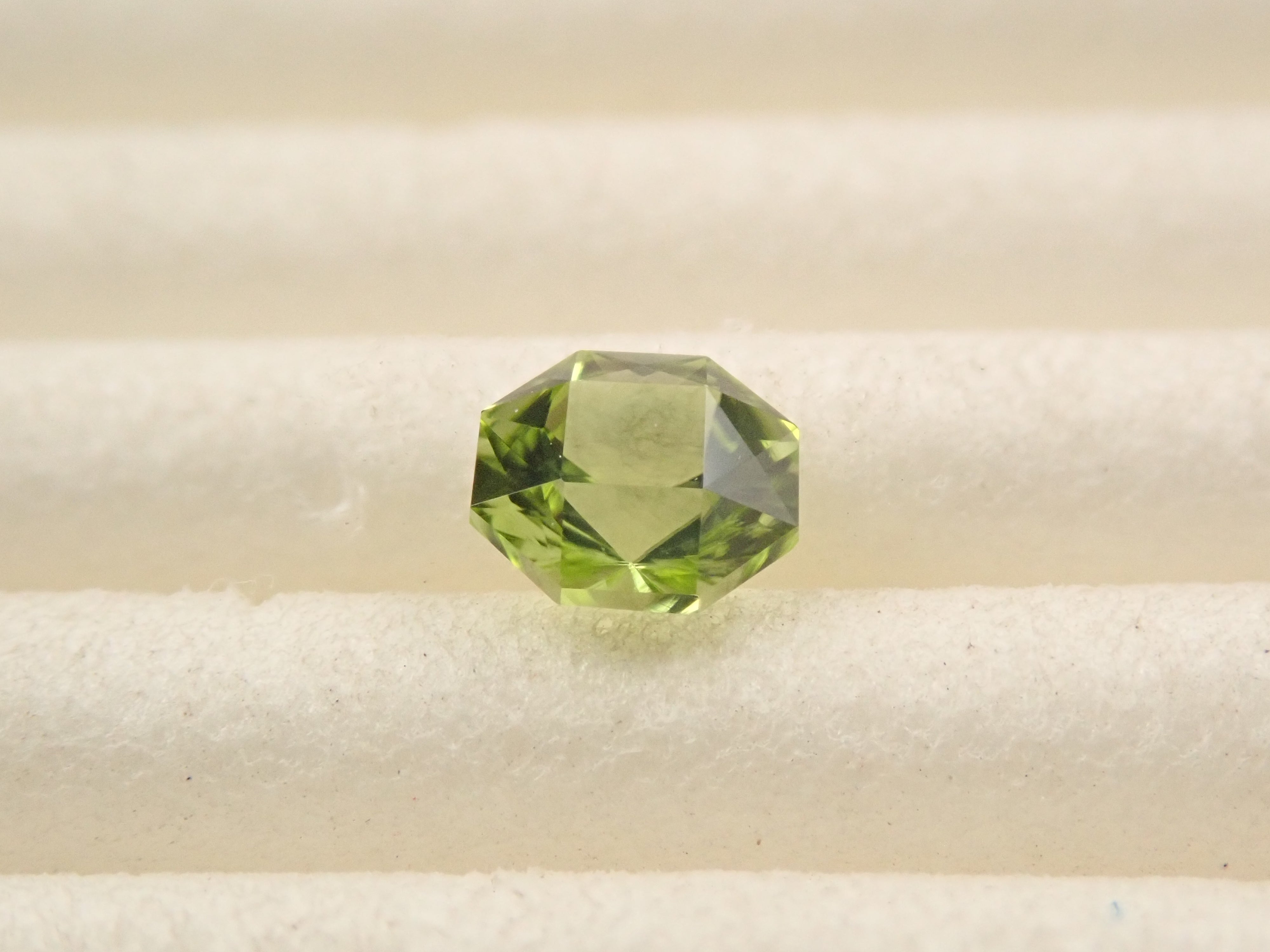 アメリカ産ペリドット 0.283ctルース