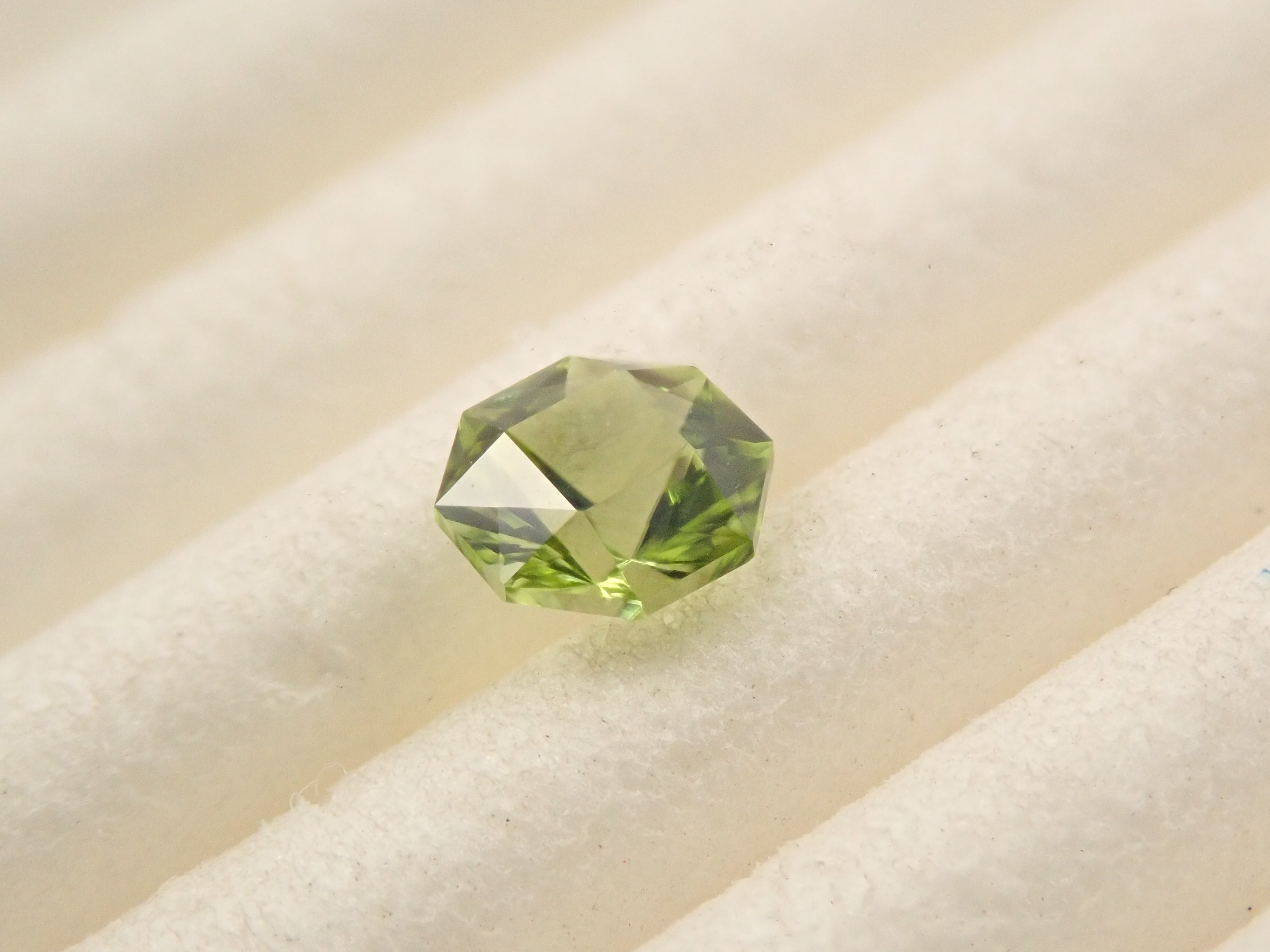 アメリカ産ペリドット 0.283ctルース