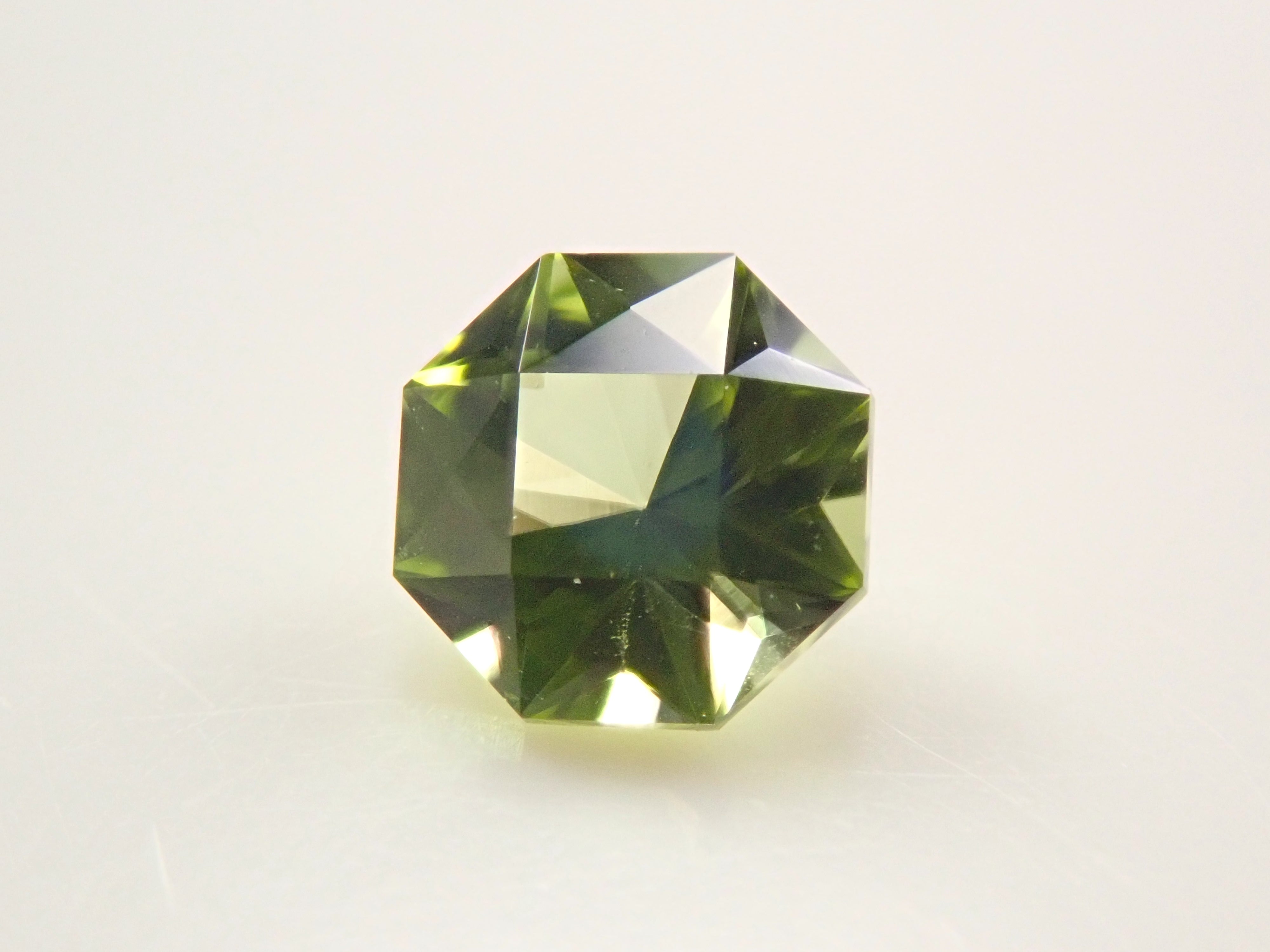 アメリカ産ペリドット 0.283ctルース