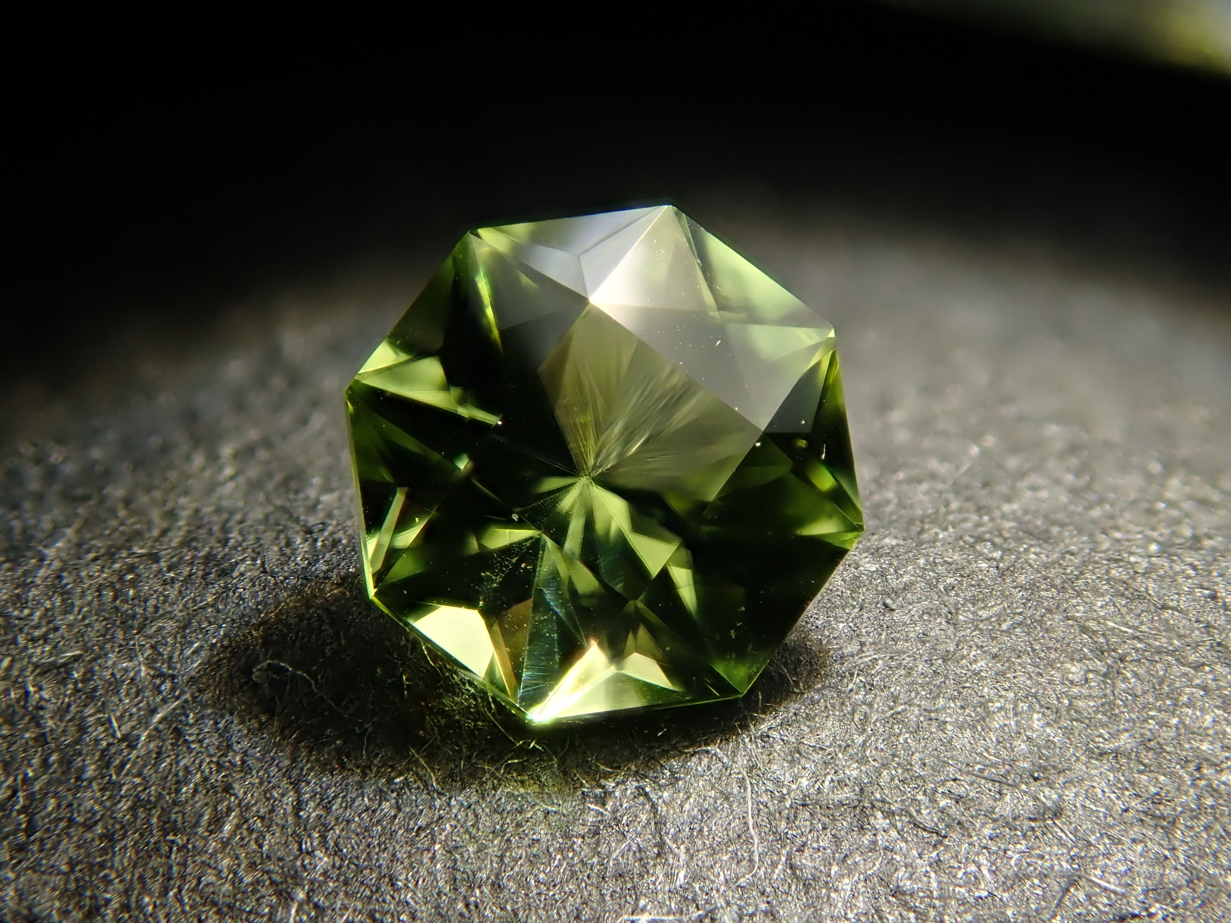 アメリカ産ペリドット 0.283ctルース