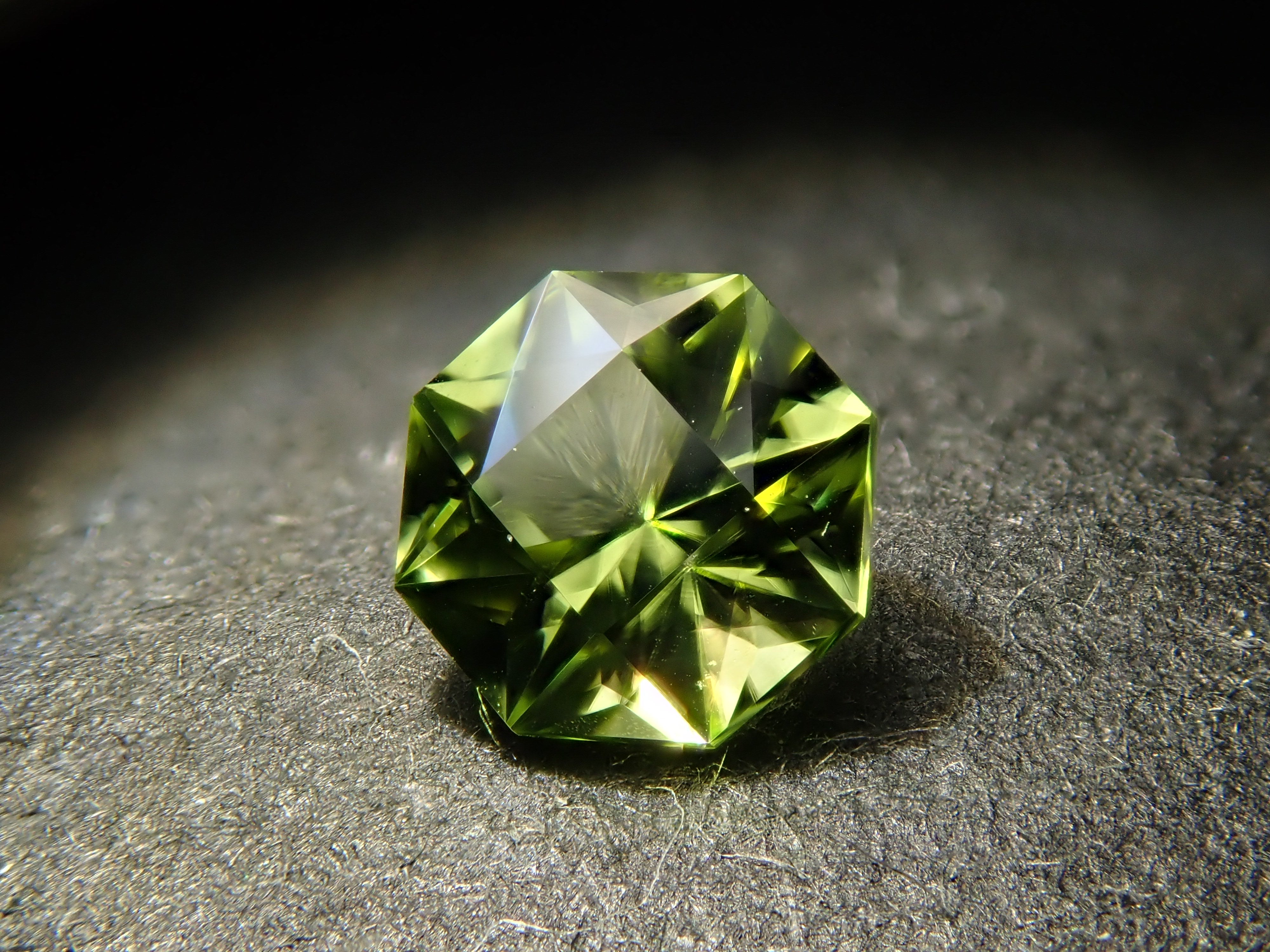 アメリカ産ペリドット 0.283ctルース