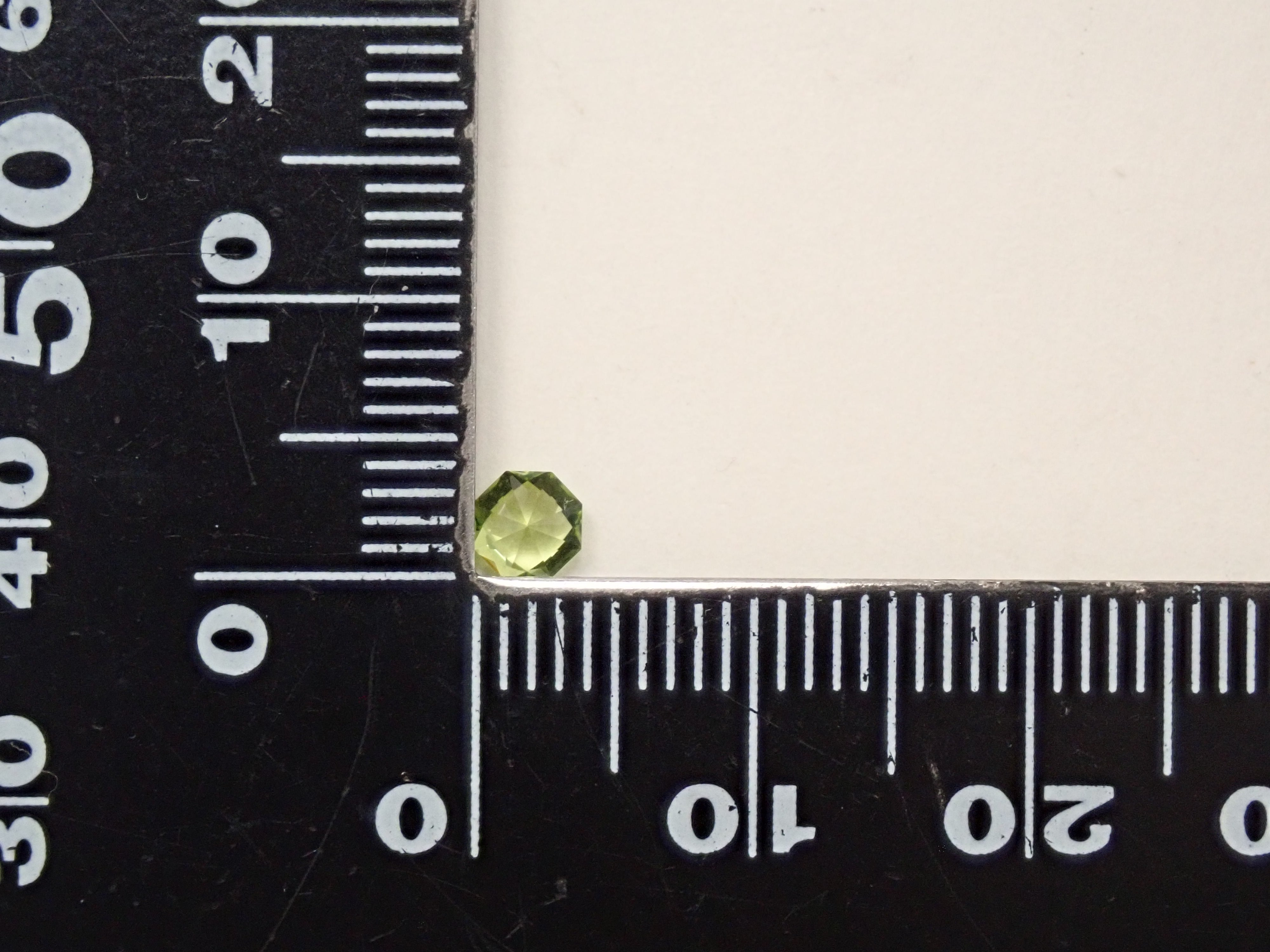 アメリカ産ペリドット 0.283ctルース